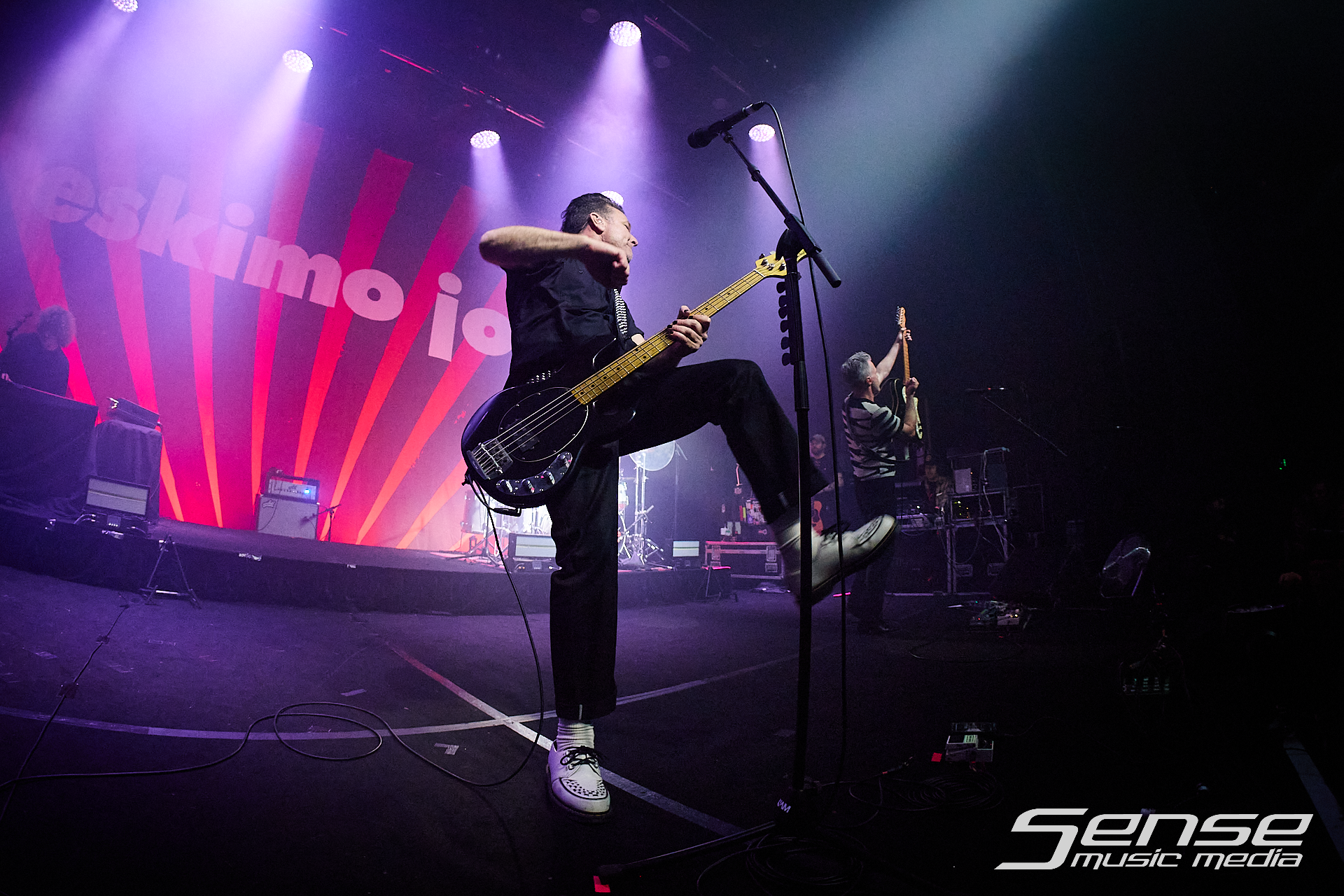 Black Fingernails-Eskimo Joe-Photo_by_Peter Mellows-260906-201740-051.png
