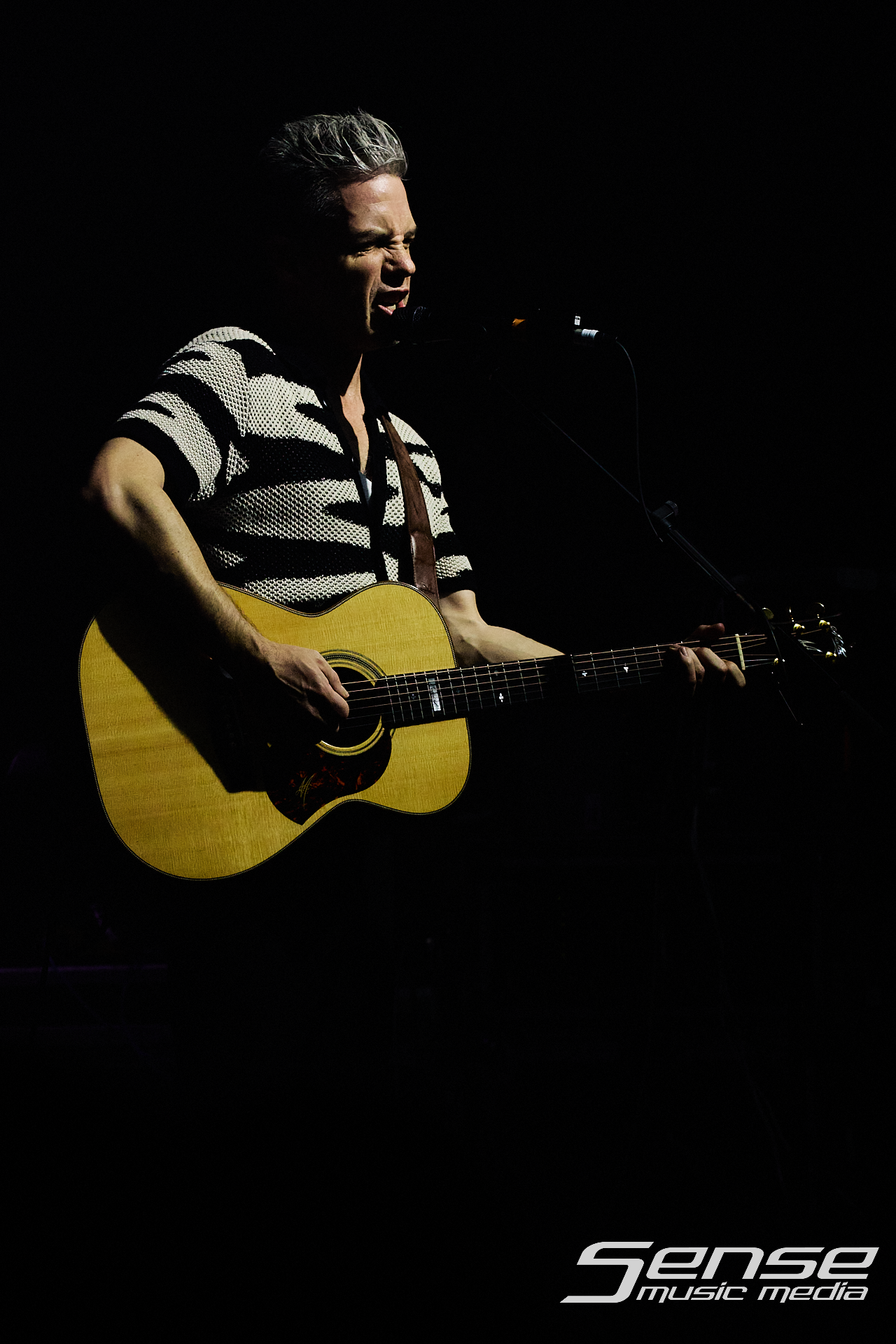 Black Fingernails-Eskimo Joe-Photo_by_Peter Mellows-260906-202008-055.png