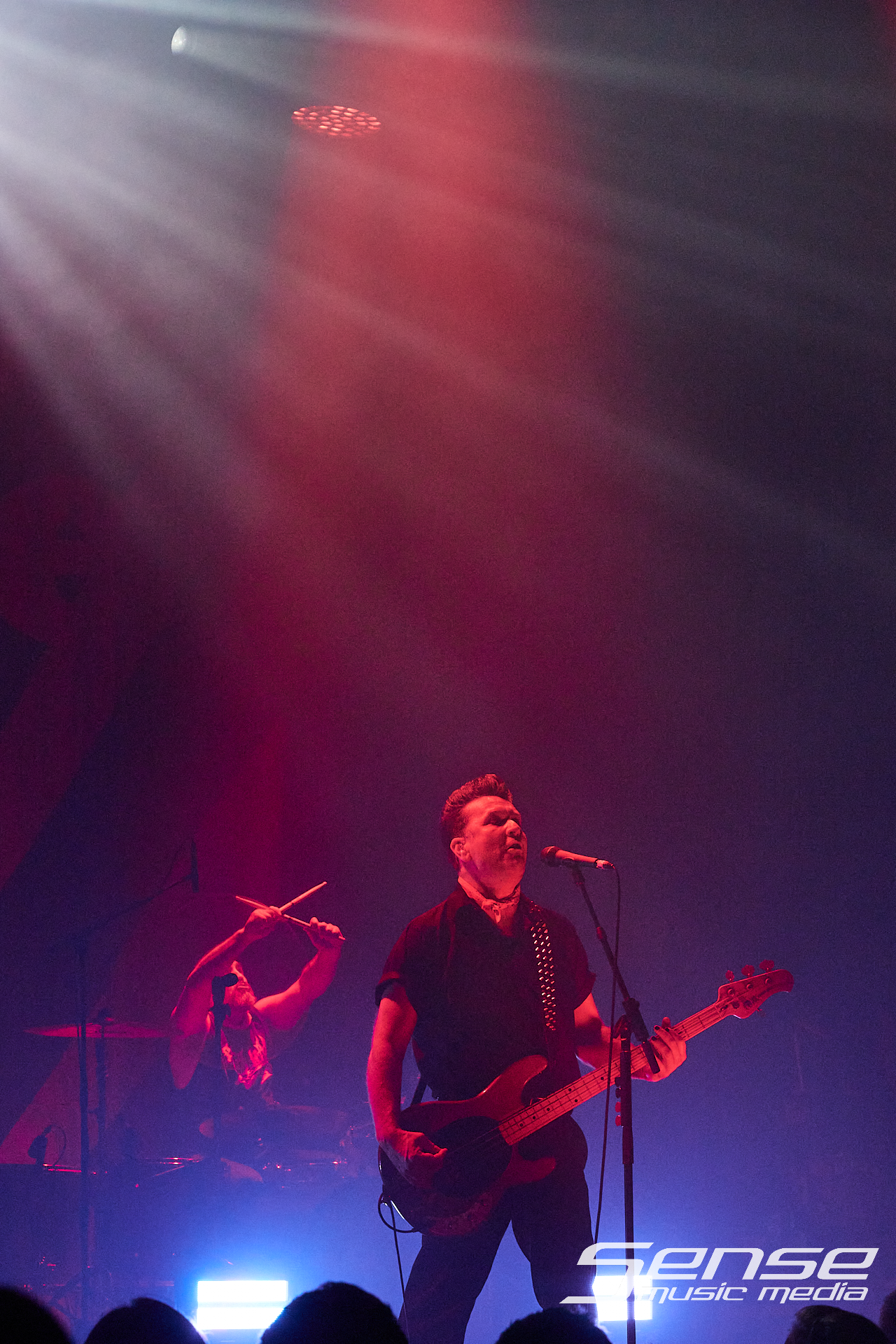 Black Fingernails-Eskimo Joe-Photo_by_Peter Mellows-260906-204926-065.png