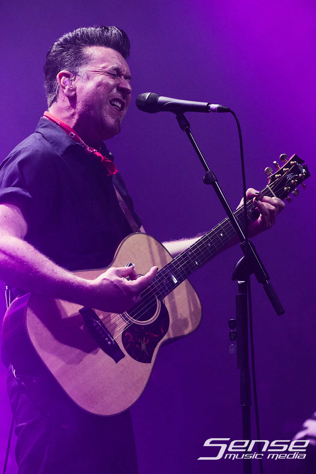 Black Fingernails-Eskimo Joe-Photo_by_Peter Mellows-260906-205151-067.png