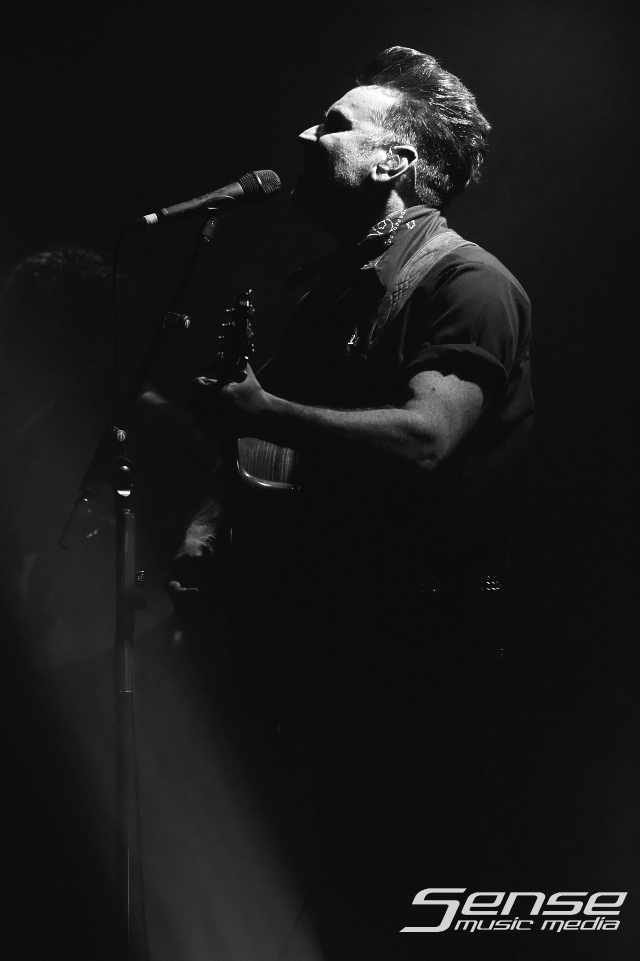 Black Fingernails-Eskimo Joe-Photo_by_Peter Mellows-260906-211355-071.png