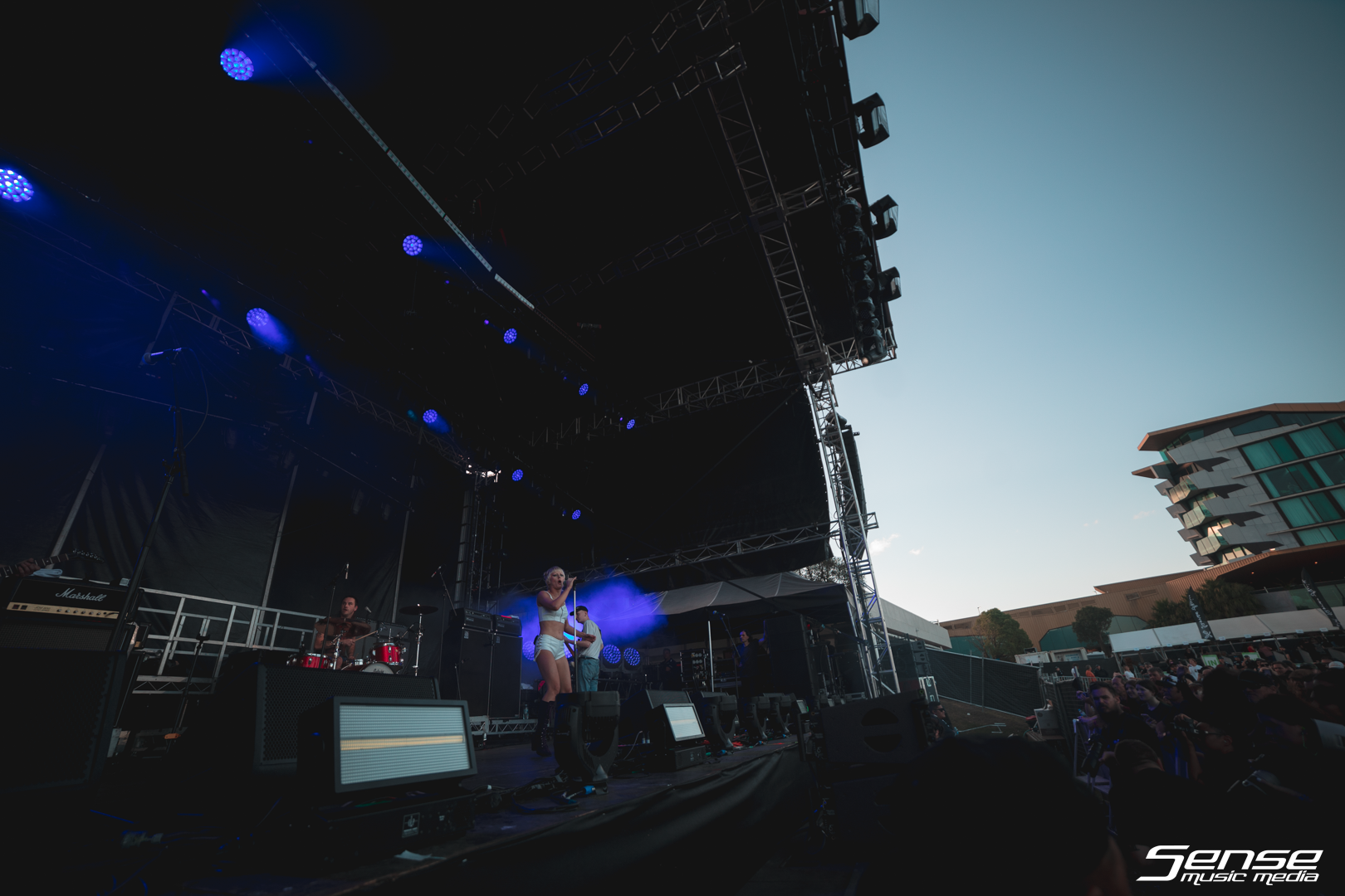 AMYL & THE SNIFFERS - Eaton's Hill-3.png