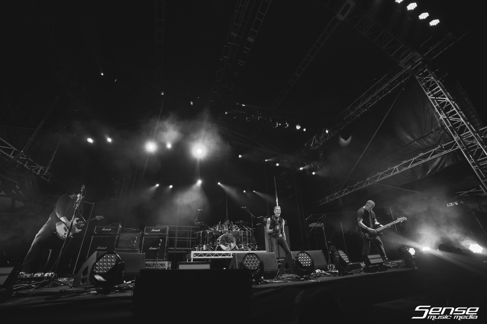 JANE'S ADDICTION - Eaton's Hill-17.png
