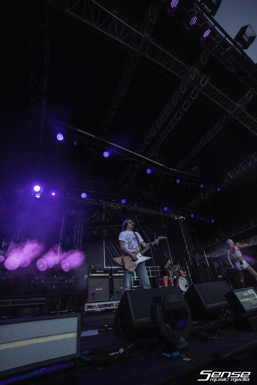 AMYL & THE SNIFFERS - Eaton's Hill-2.png