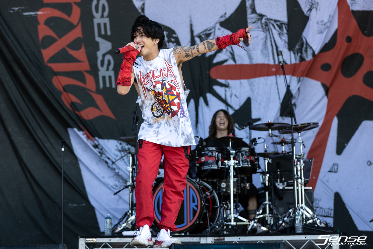 ONE OK ROCK - Good Things-5-2.png