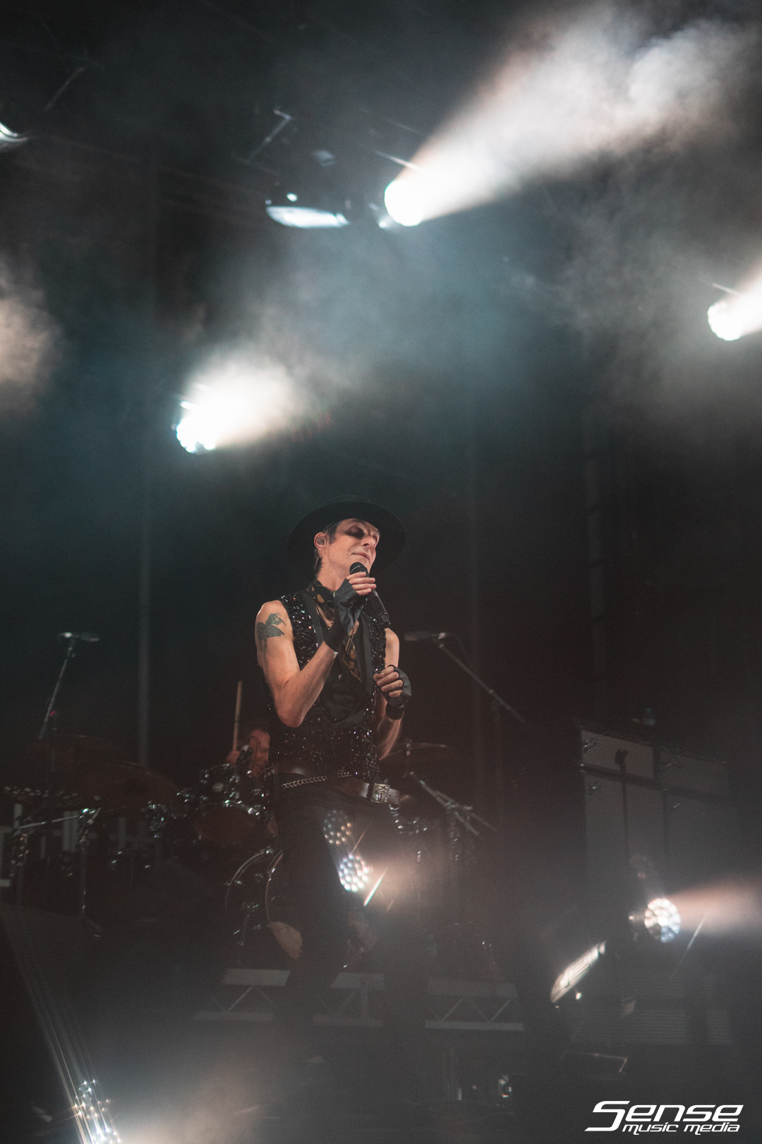 JANE'S ADDICTION - Eaton's Hill-9.png