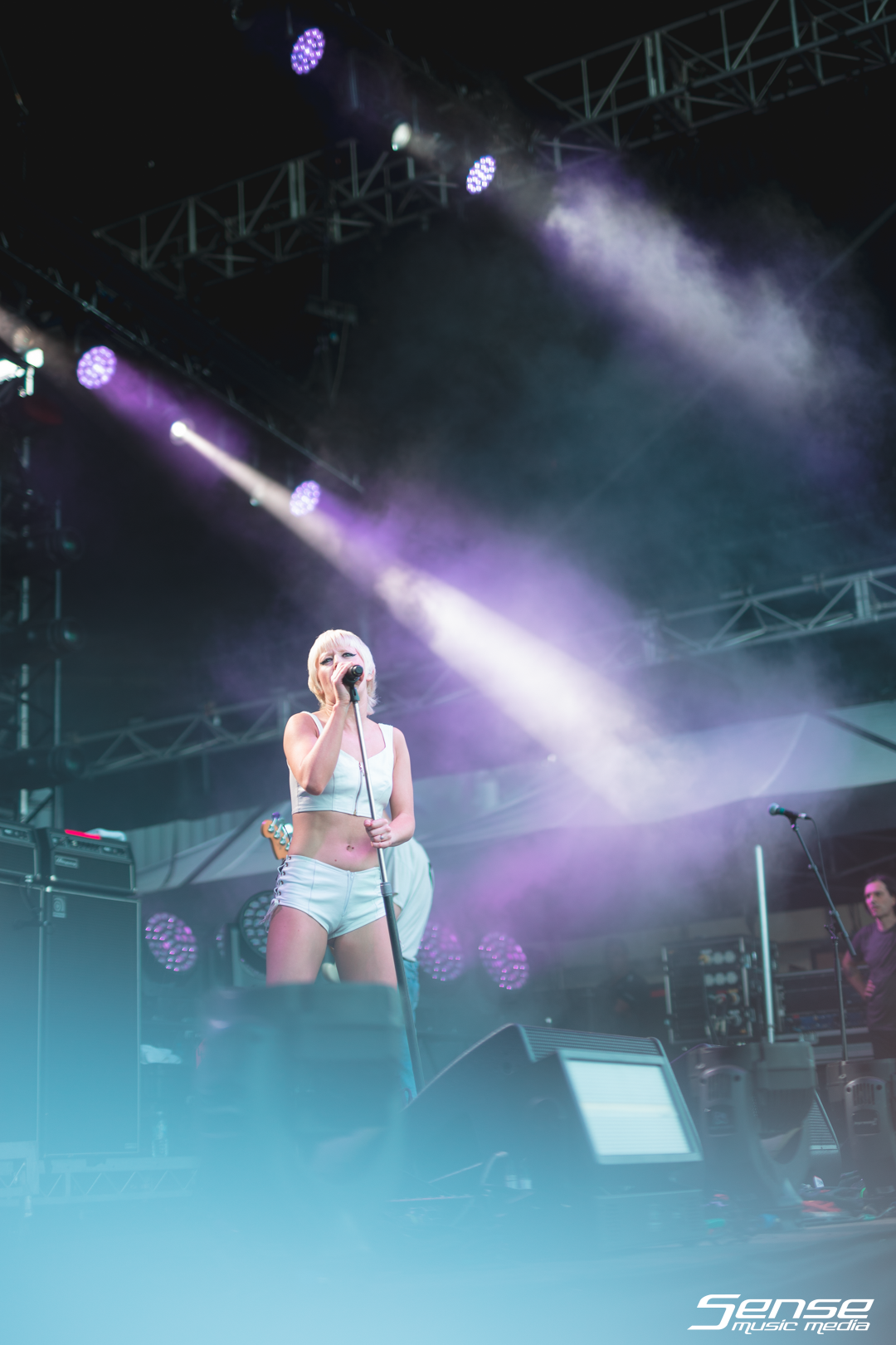 AMYL & THE SNIFFERS - Eaton's Hill-7.png