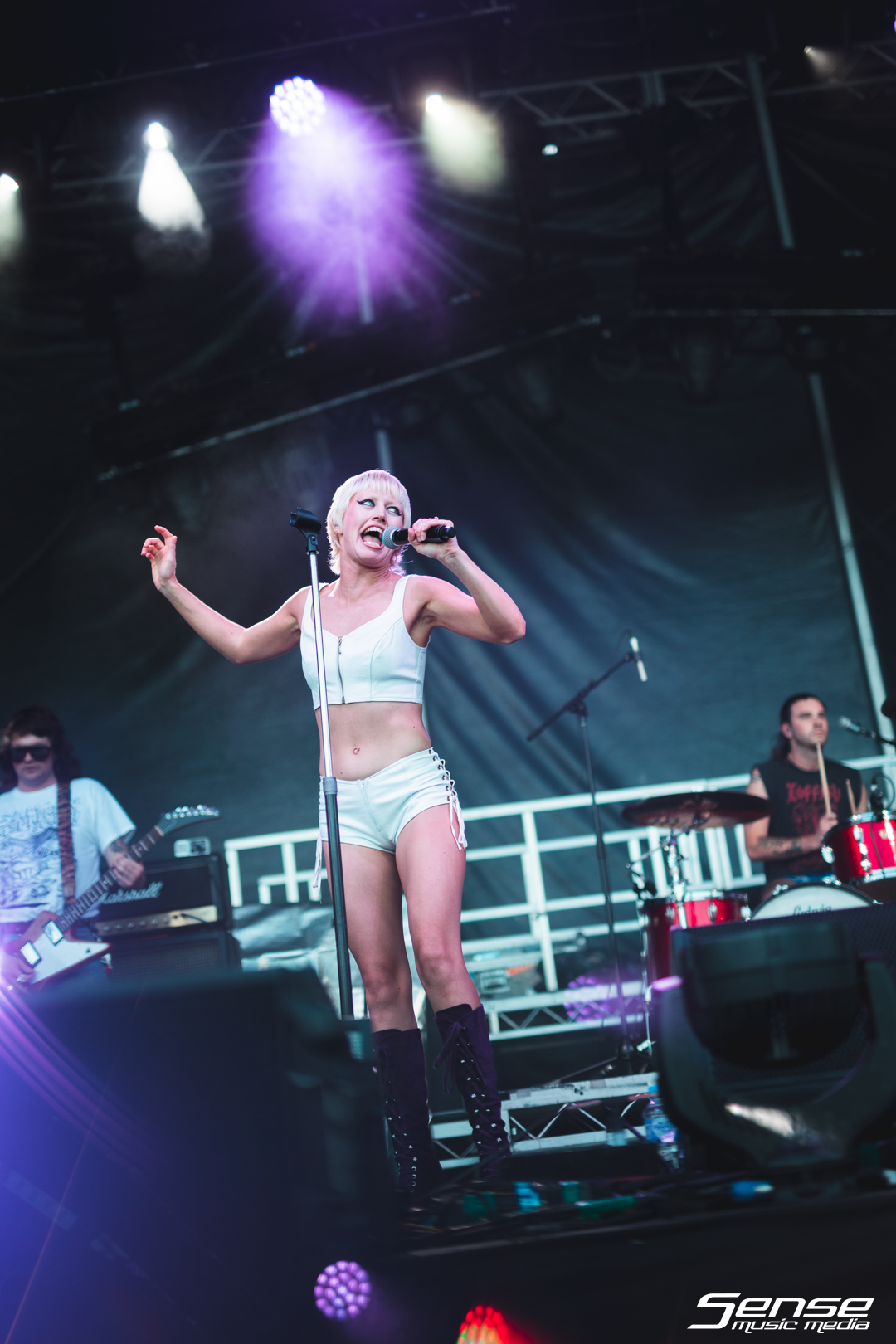 AMYL & THE SNIFFERS - Eaton's Hill-10.png