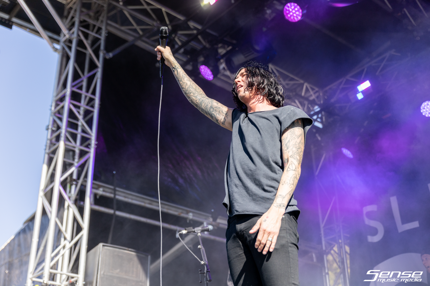 SLEEPING WITH SIRENS - Good Things-1.png