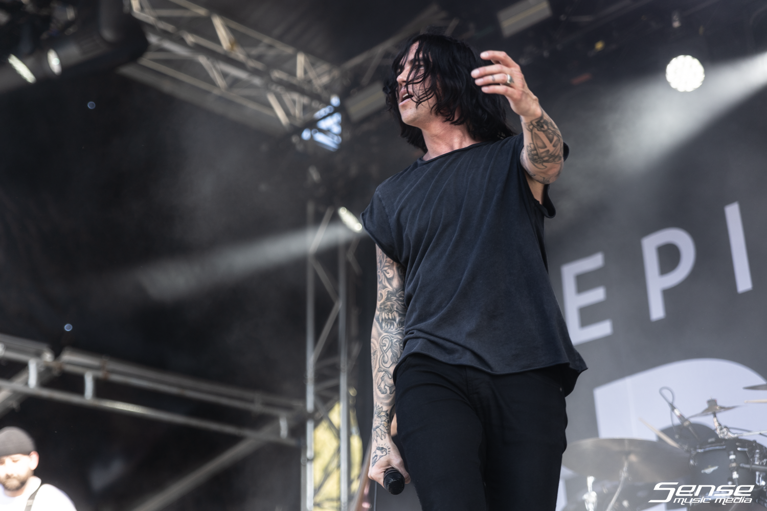 SLEEPING WITH SIRENS - Good Things-9.png