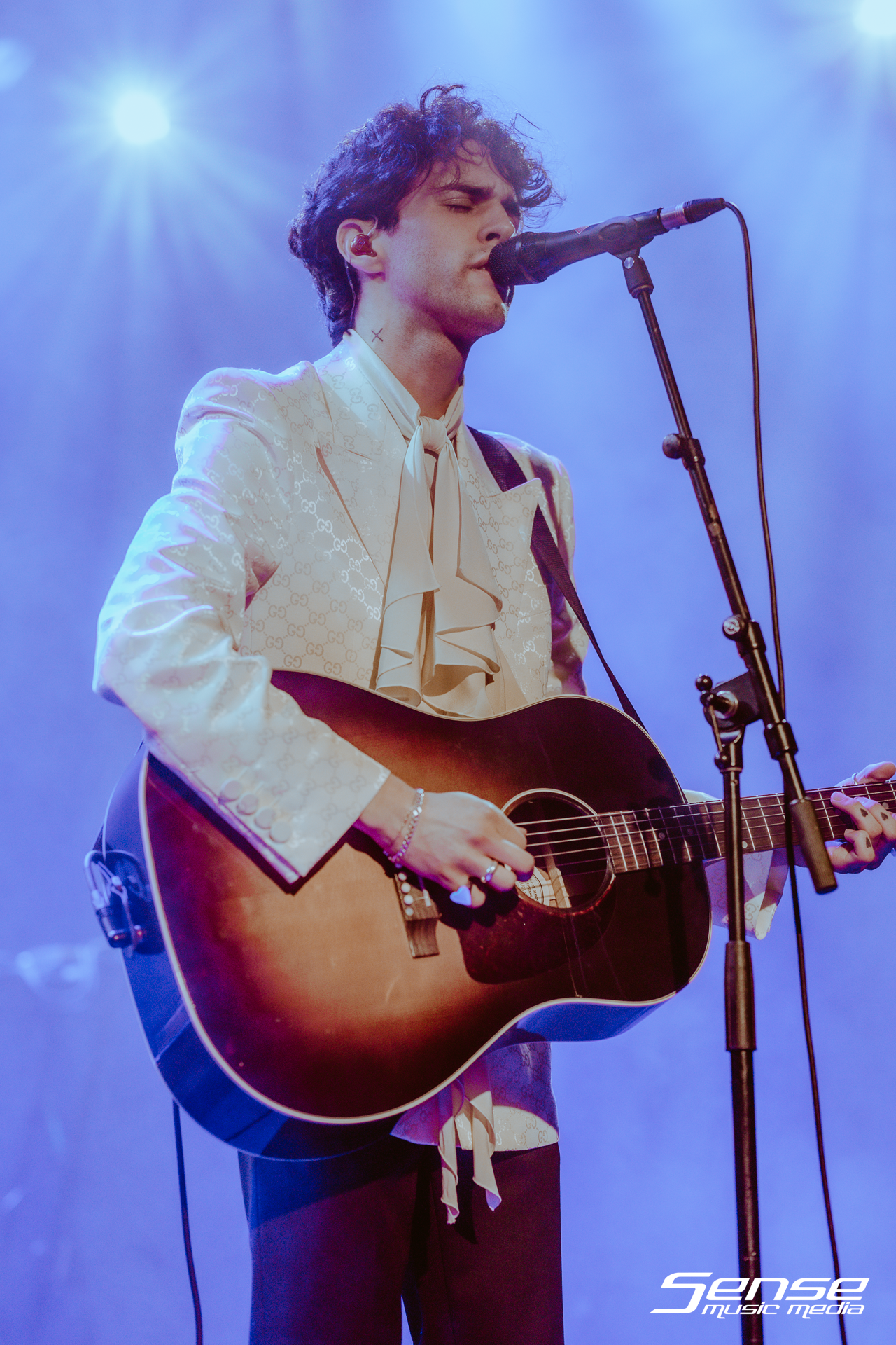 STEPHEN SANCHEZ - METRO - ADRIANNE_SMM-7131.png