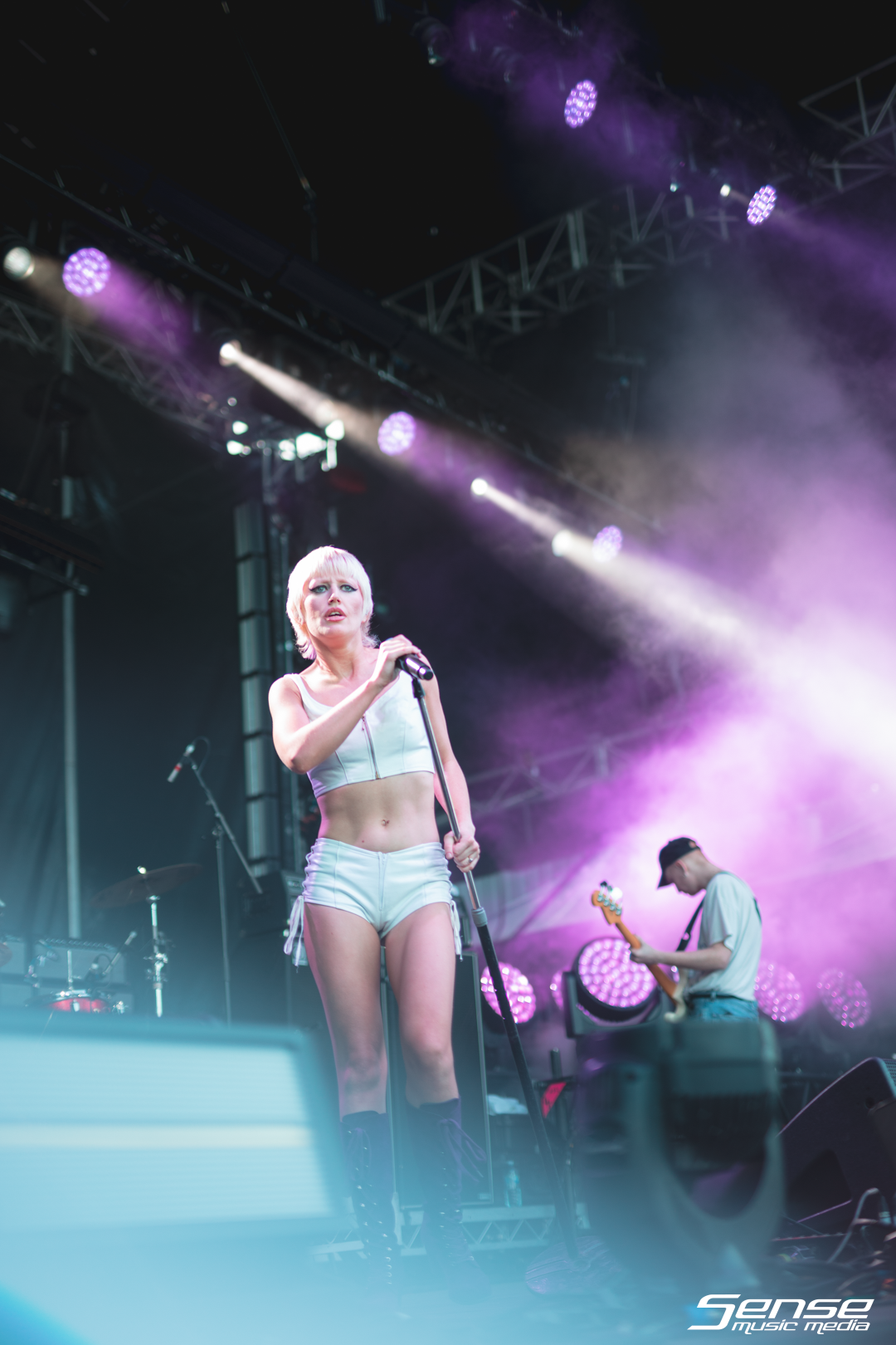 AMYL & THE SNIFFERS - Eaton's Hill-8.png