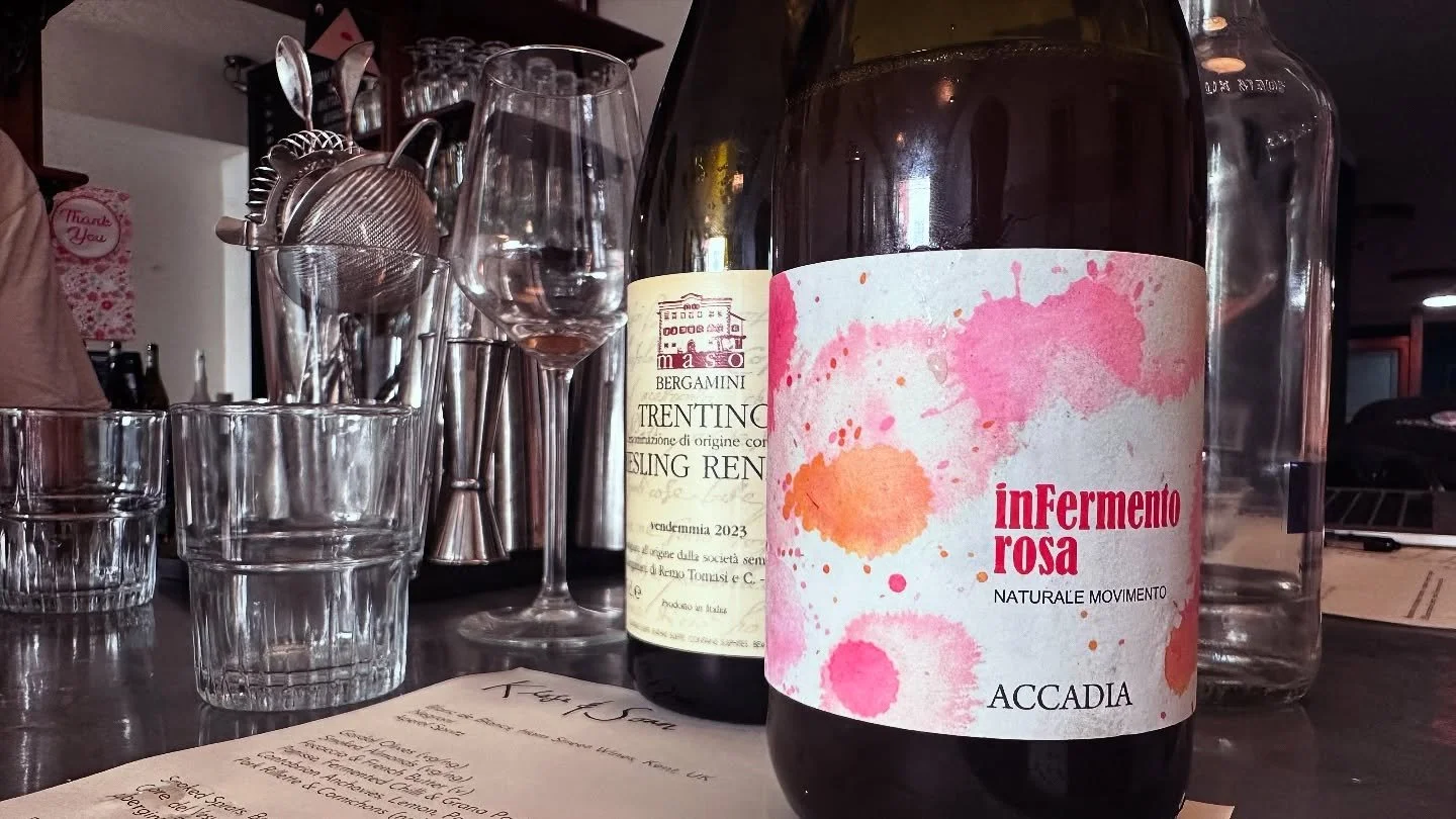 The perfect summer fizz!🥂💗
Infermento Rosa, Marche, Italy (Rosé Pet Nat)— a naturally sparkling rosé from our babe @jordan_leblanc___  for @passionevino 💗 It’s bright, dry, and a little lively. Unfiltered, unfussed, and