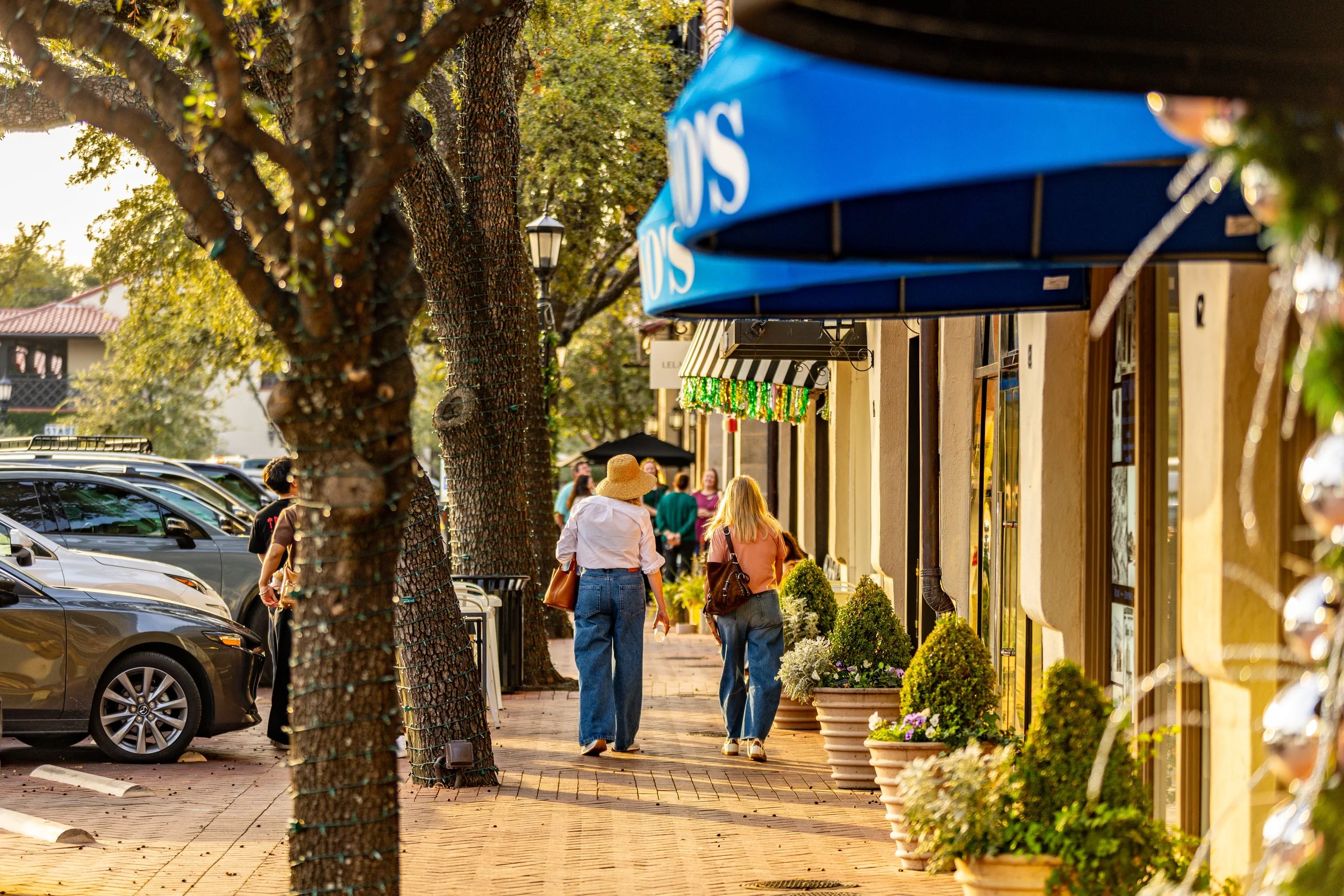 Highland Park Village_people-31.jpg