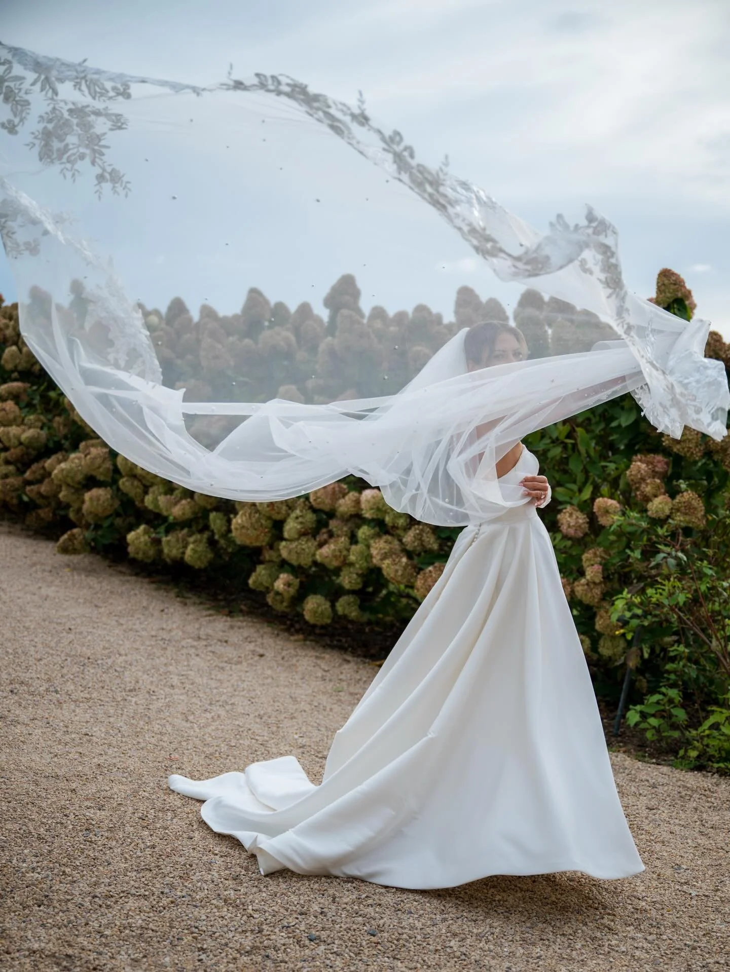 Floating into a new week
.
.
.
Taken as second with @audrajonesphotography 
#virginiawedding #secondphotographer #weddingva #wedding #bride