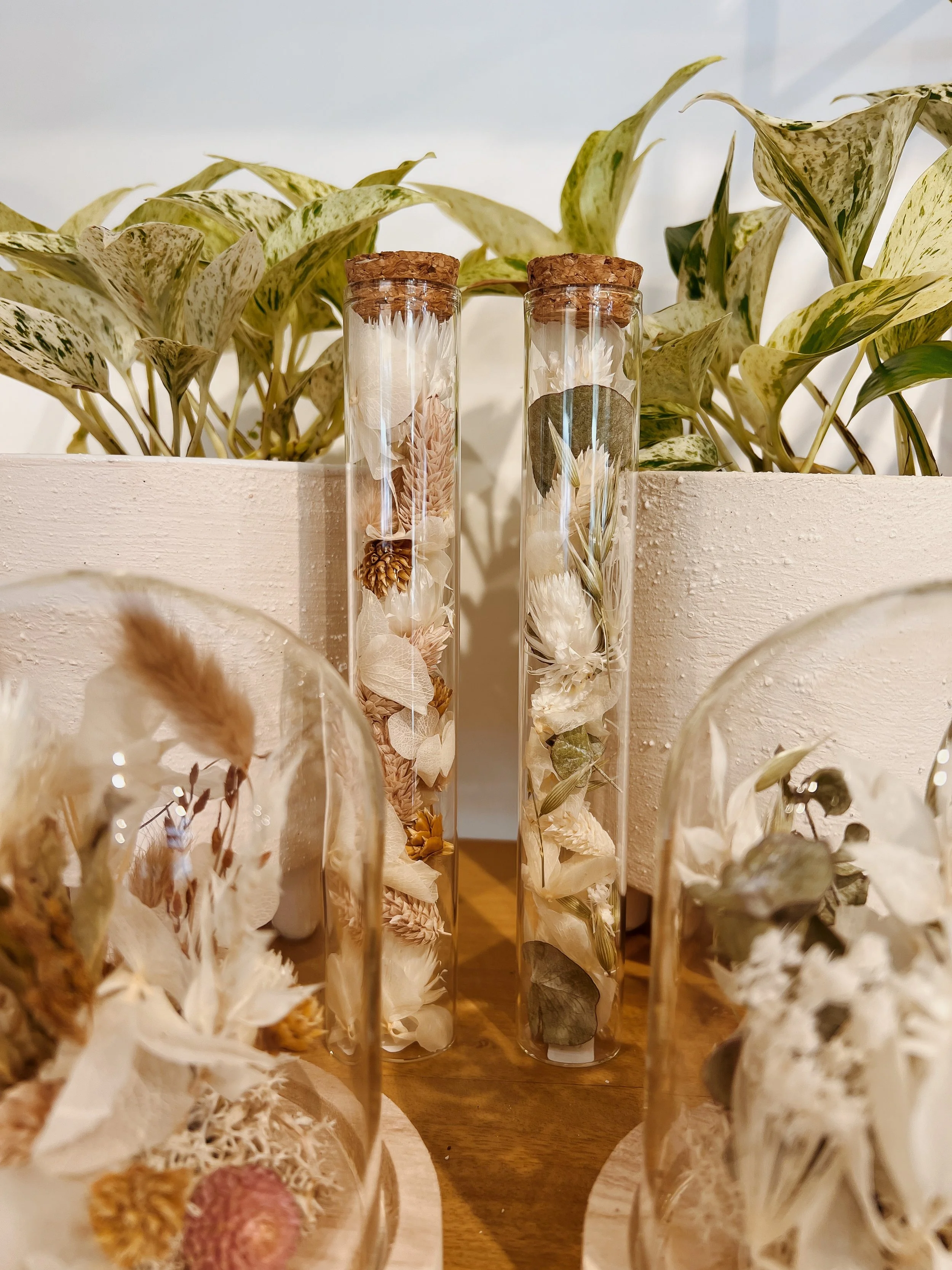 Tube en fleurs séchées