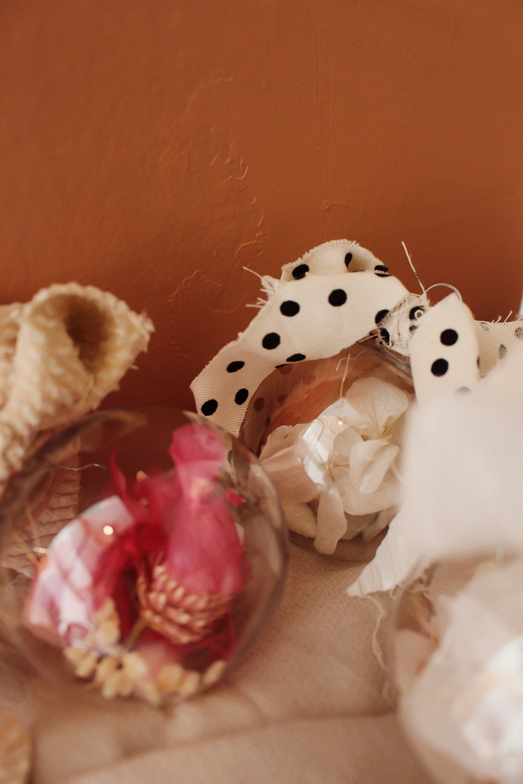 Boule de Noël en fleurs séchées
