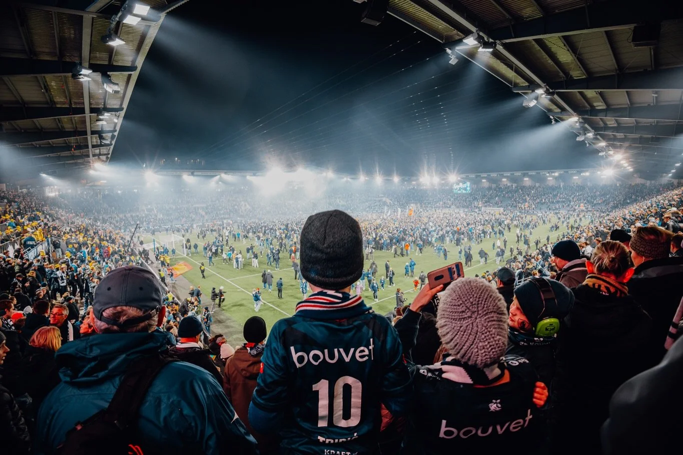 Yes!!!! What a finish to the season 💙🔥 And what an honor to take part of and documenting my favorite team @viking_fk final match 🔥 Congratulations with first place in the series 🎉🔥