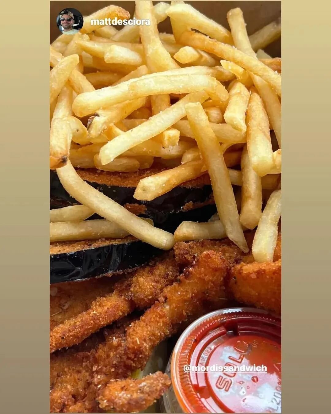 Chicken Schnitzel &amp; Fries! 😋
Thanks @mattdesciora for the great photo! 📸

#MordisSandwichShop #jerseycity #schnitzel #fries #lunch #dinner #delivery #eatlocal
