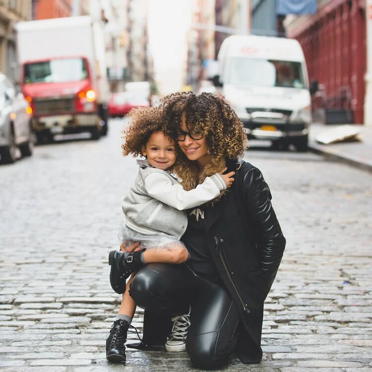 If You Want A Healthier Relationship With Your Mom, Experts Say These 8 Tips Can Help