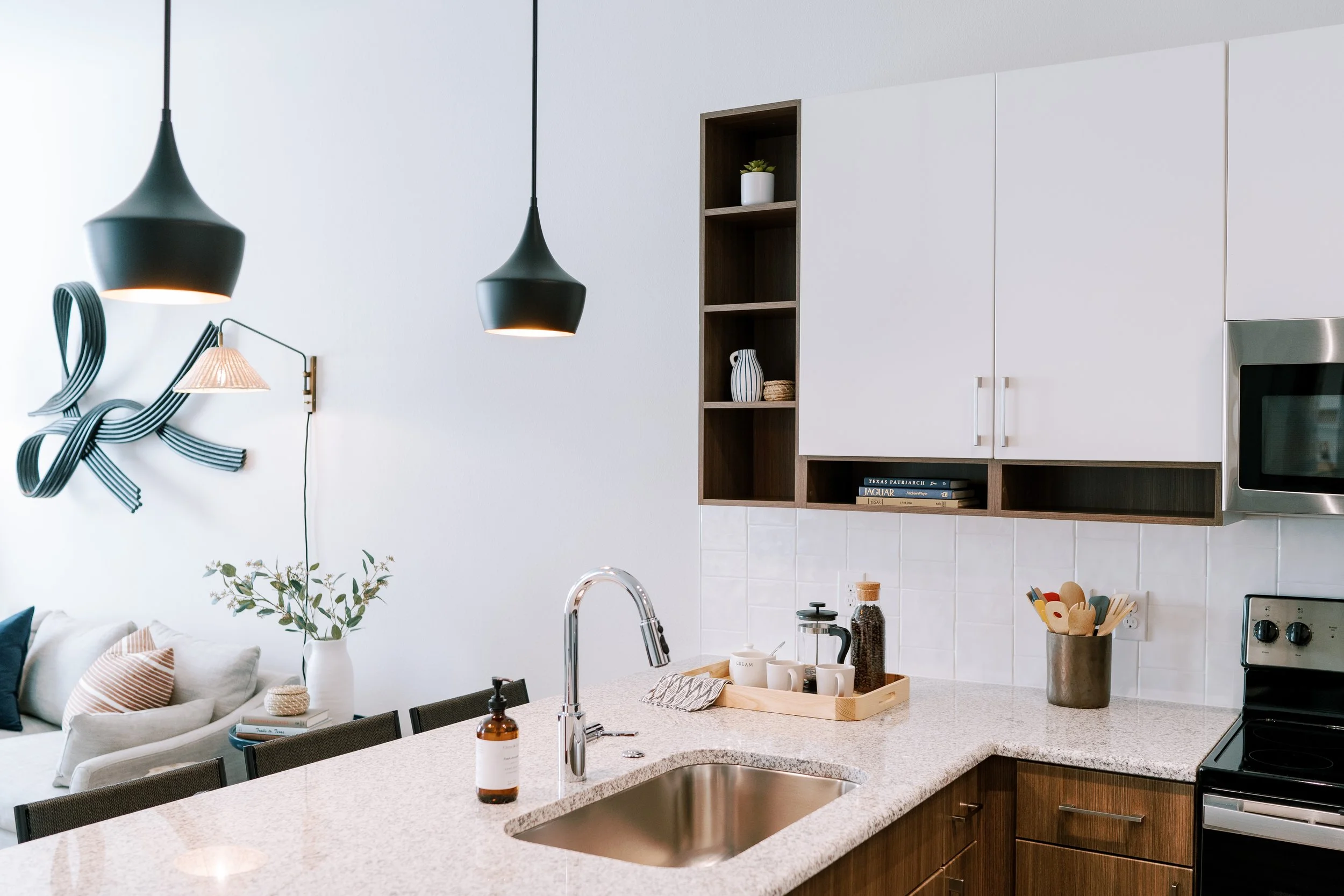 Arlington Commons - Arlington, TX - Kitchen - Designer Finishes.jpg