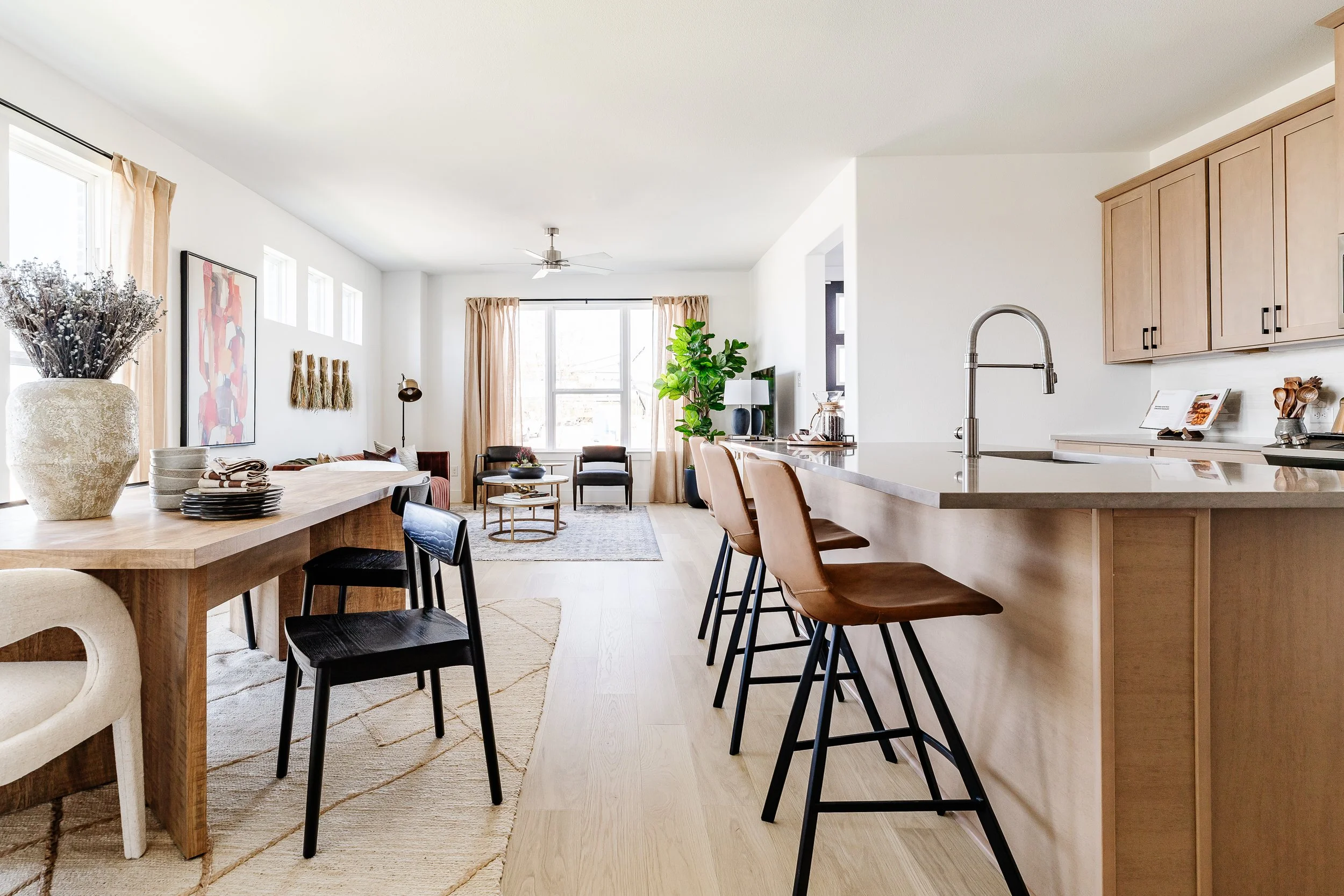 Solterra - Mesquite - Kitchen - Eating area.jpg