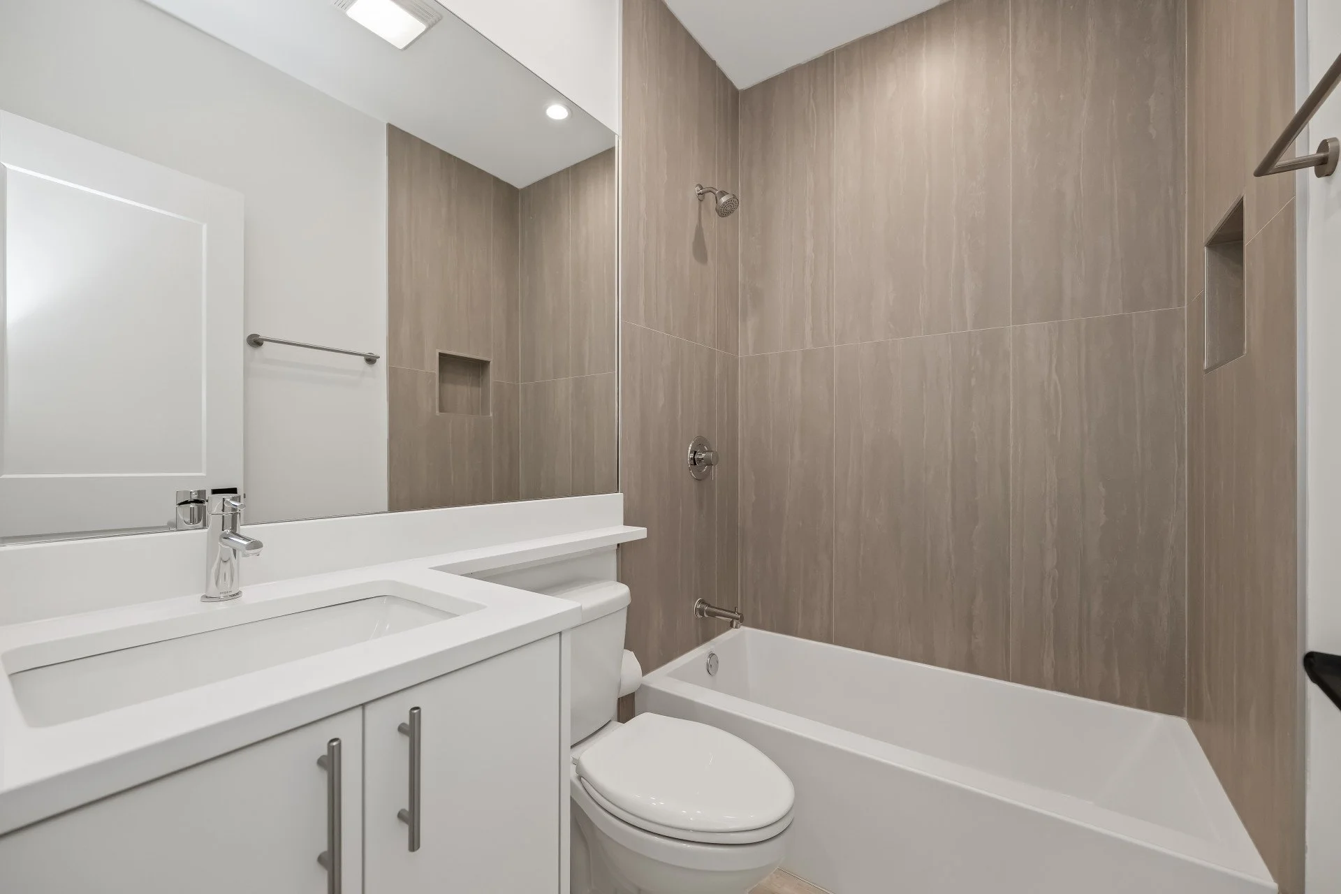 001_hdr_511256_2bathroom1.jpg