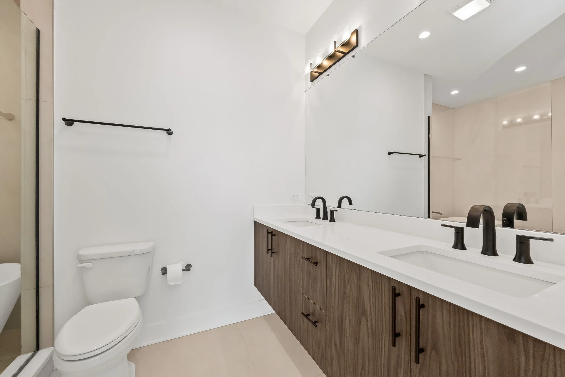 001_hdr_511256_2bathroomb1.jpg