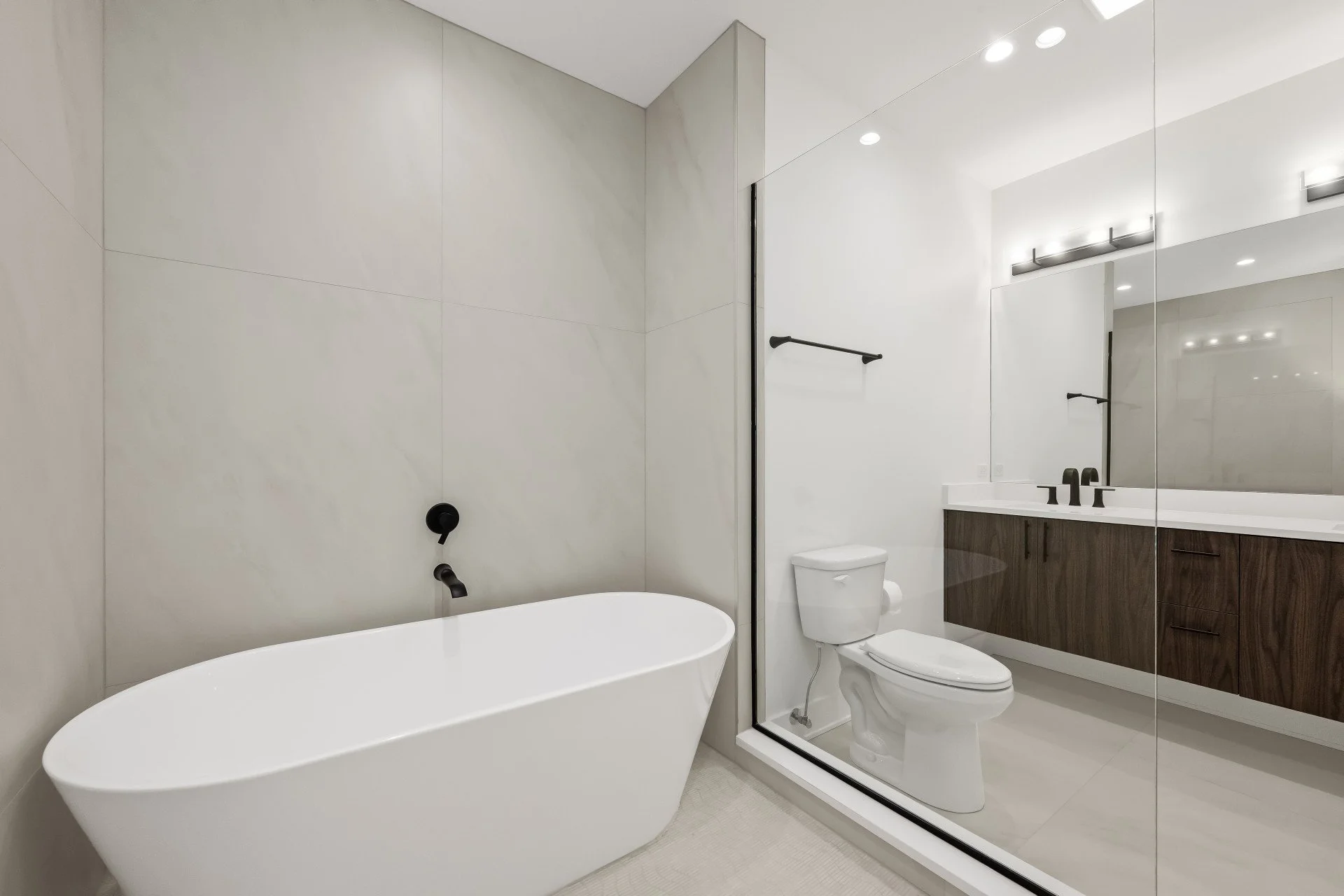 001_hdr_511256_2bathroomb3.jpg