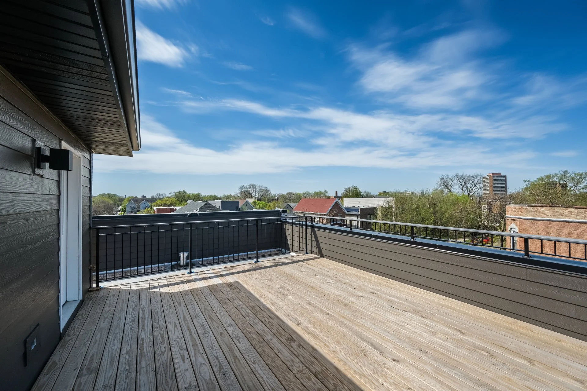 001_hdr_511256_roof1.jpg