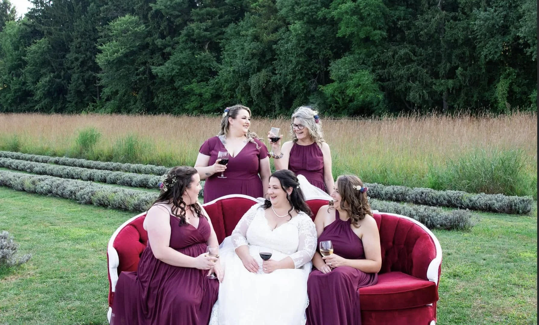 Outdoor bridal party 
