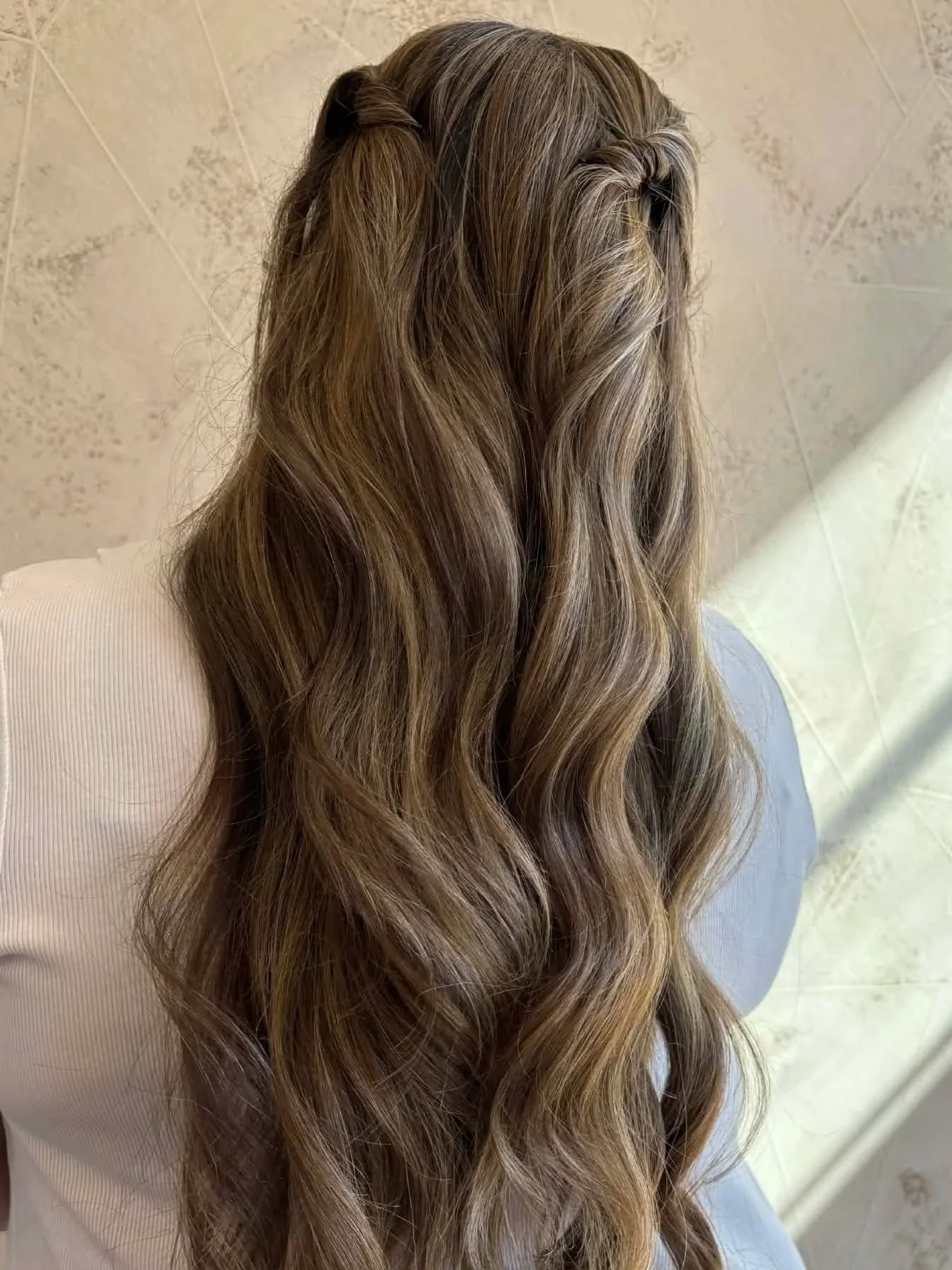 Glam waves half up