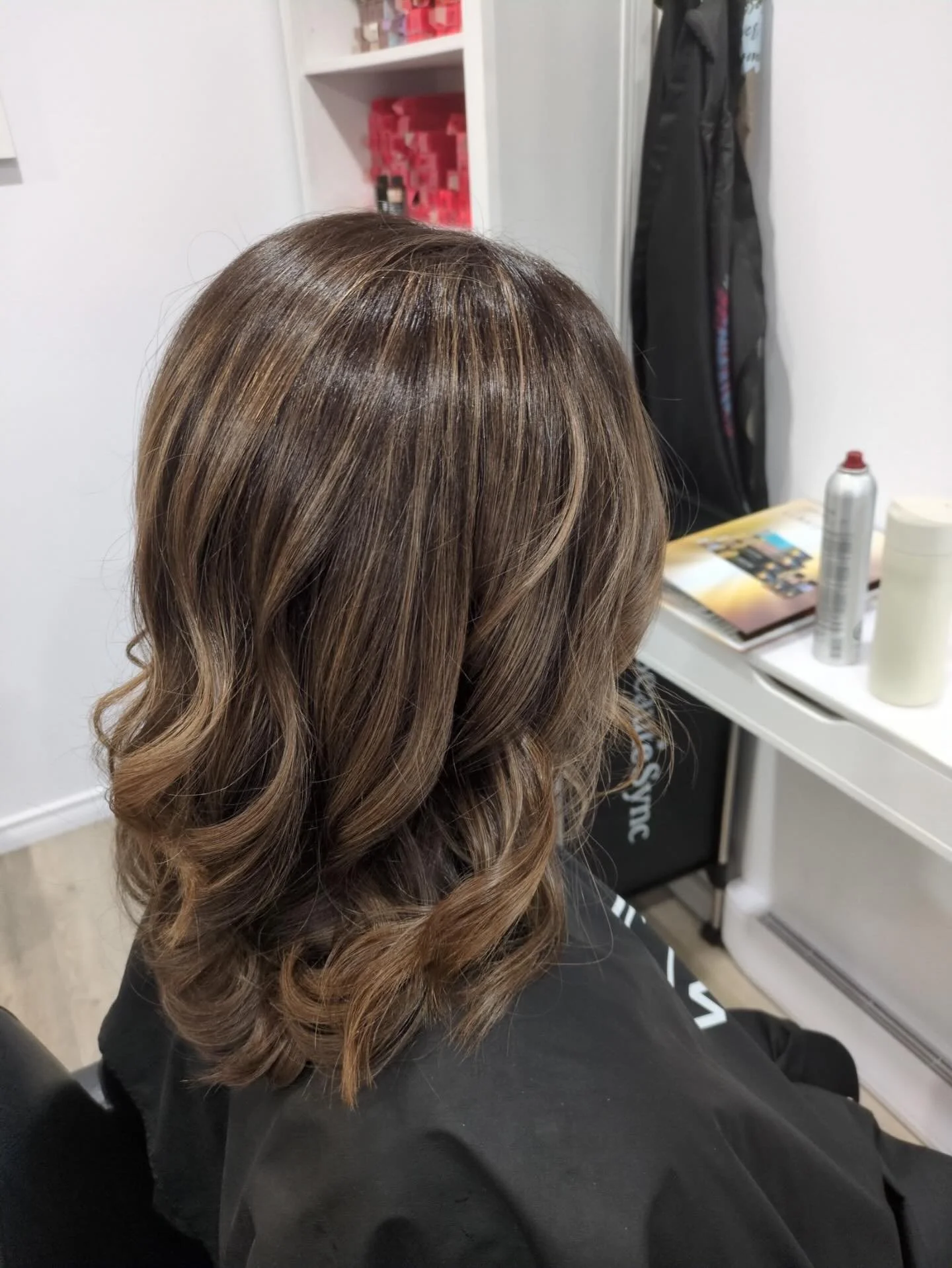 ⭐️ Bronde ⭐️ is the perfect blend of brunette and blonde.

It&rsquo;s ideal if you want brightness without going fully blonde, or a softer, more low-maintenance alternative to traditional highlights. 

#BrantfordHair #theStudioBrantford #SalonResults