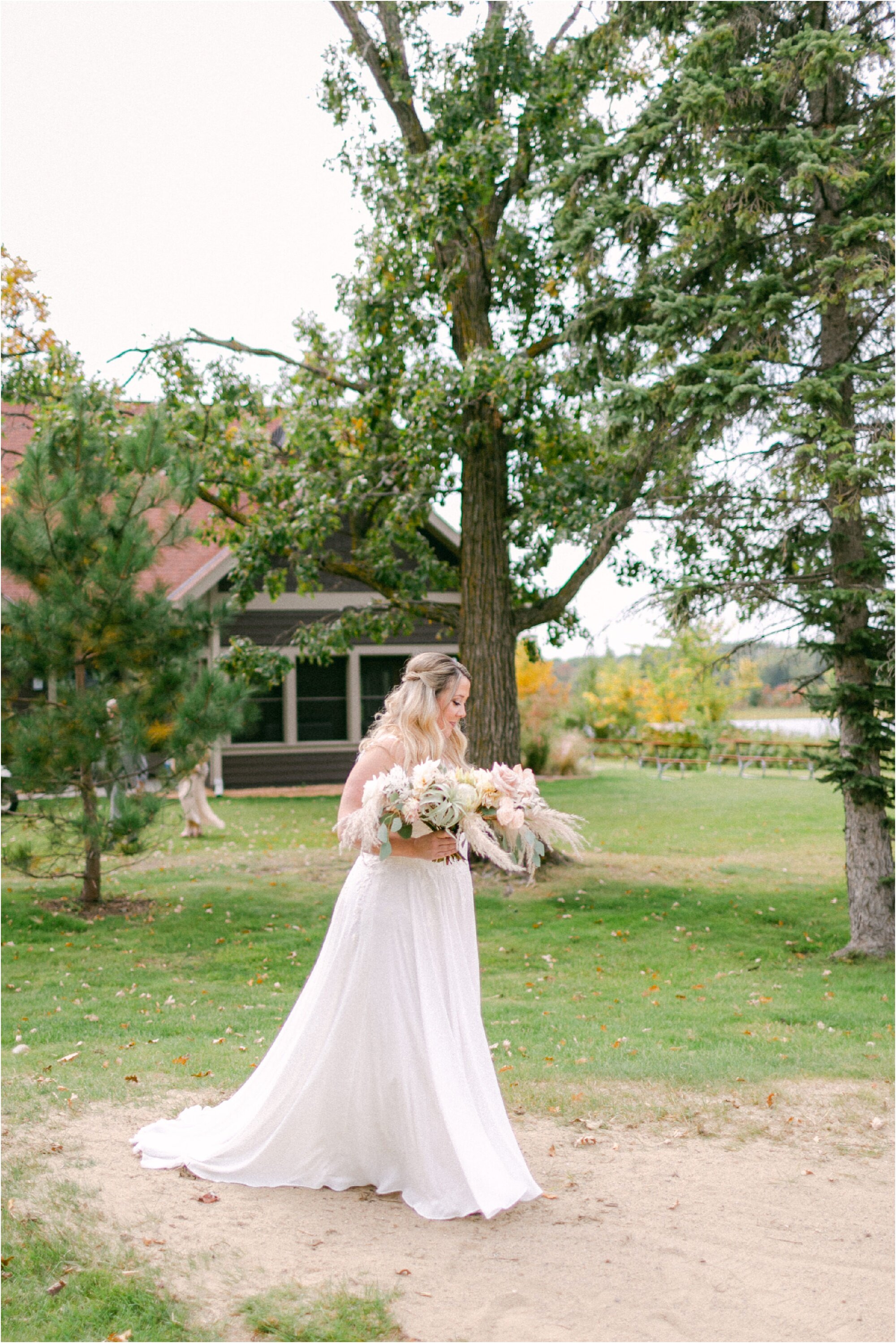 Madden's on Gull Lake Pavilion Wedding Photography Florist Brainerd Photographer_0553.jpg