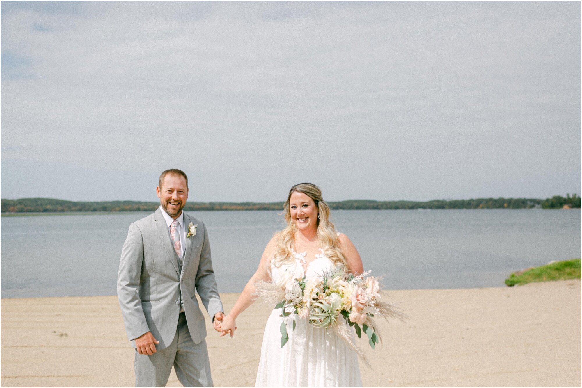 Madden's on Gull Lake Pavilion Wedding Photography Florist Brainerd Photographer_0556.jpg