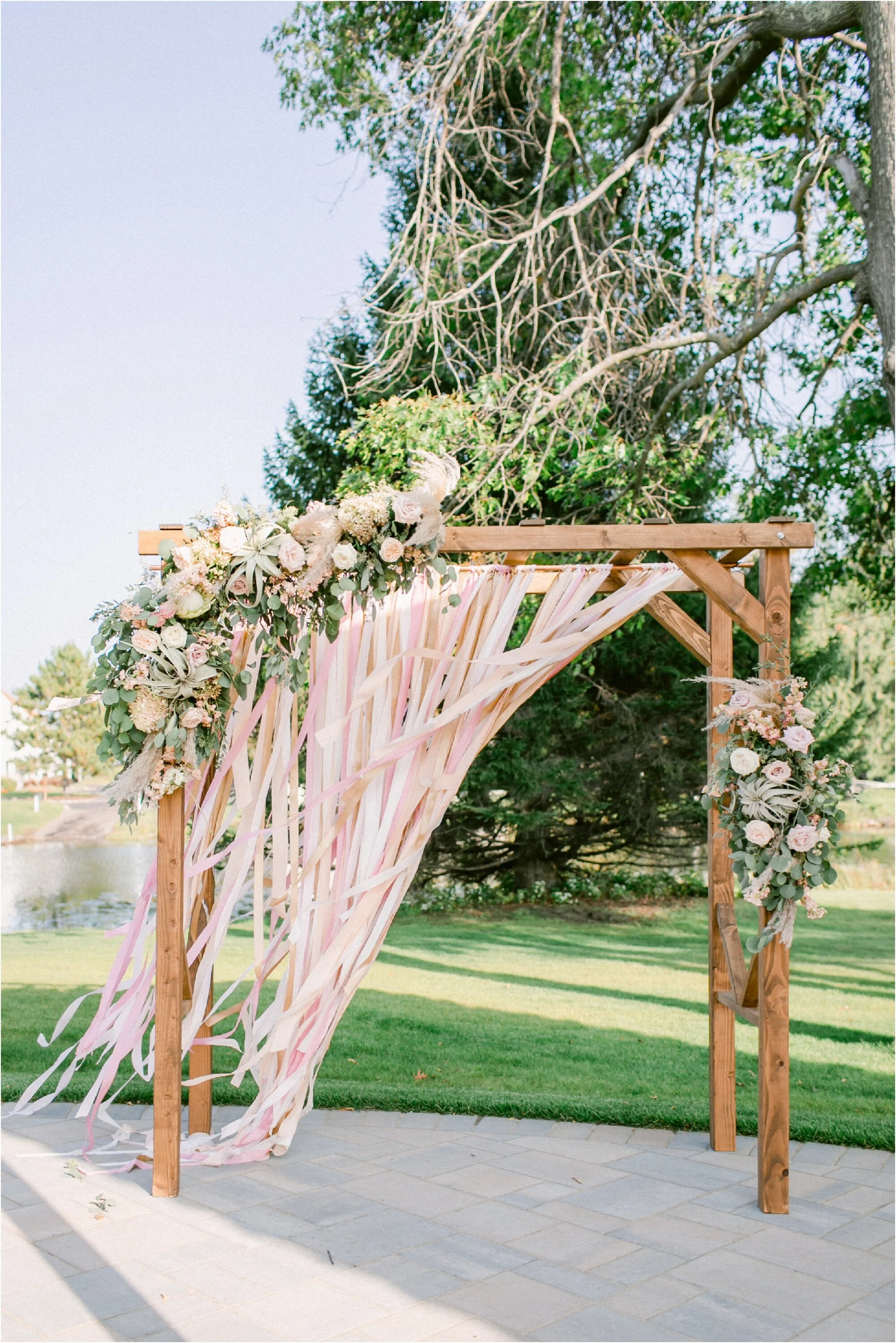 Madden's on Gull Lake Pavilion Wedding Photography Florist Brainerd Photographer_0606.jpg