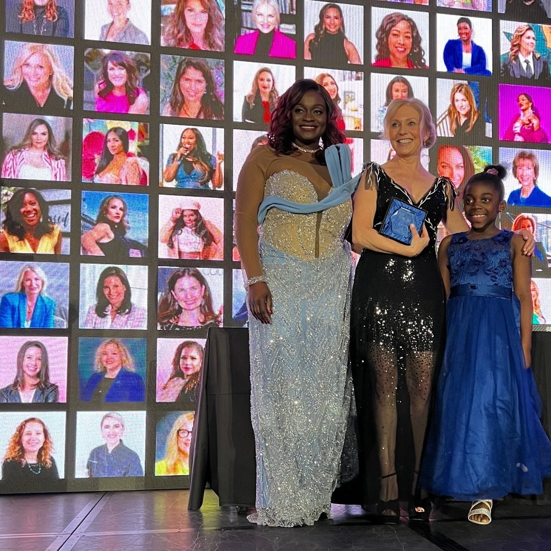 Our founder @illanaraia was named one of the 100 Women to Know in 2024 by @theknowwomen and @jpmorgan!! 🤩 See clips from the award ceremony last night in AZ - so many of our epic mentors were there! Congrats to everyone on the list&hellip;and, yearb