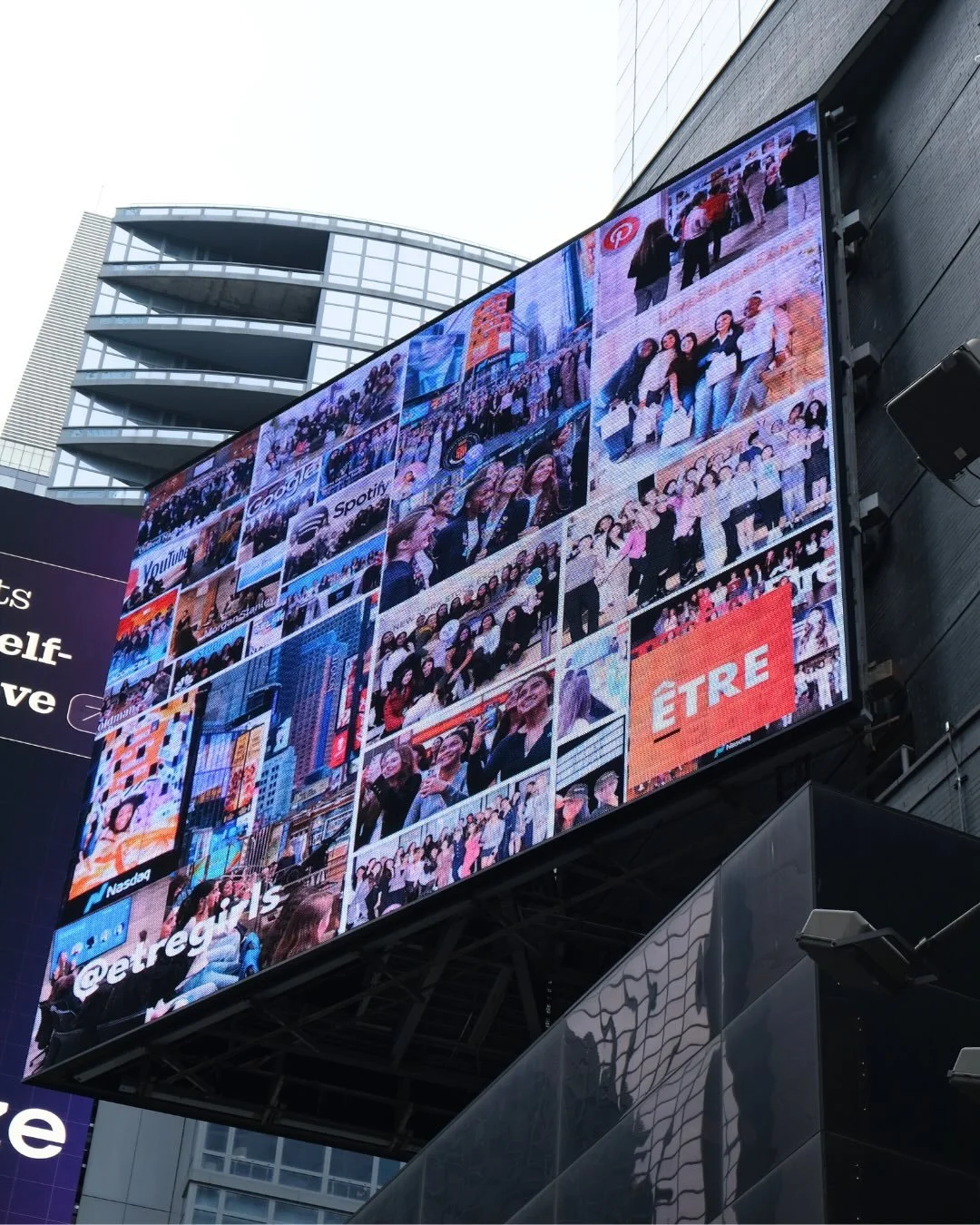 Does it look like a wedge of birthday cake? 🍰It should! A teaser set of pics as we&rsquo;re still reeling over what just happened - &Ecirc;tre turned 10 on TWO Times Square billboards! 

&Ecirc;pic thanks to our IG narrators (one who took the red ey