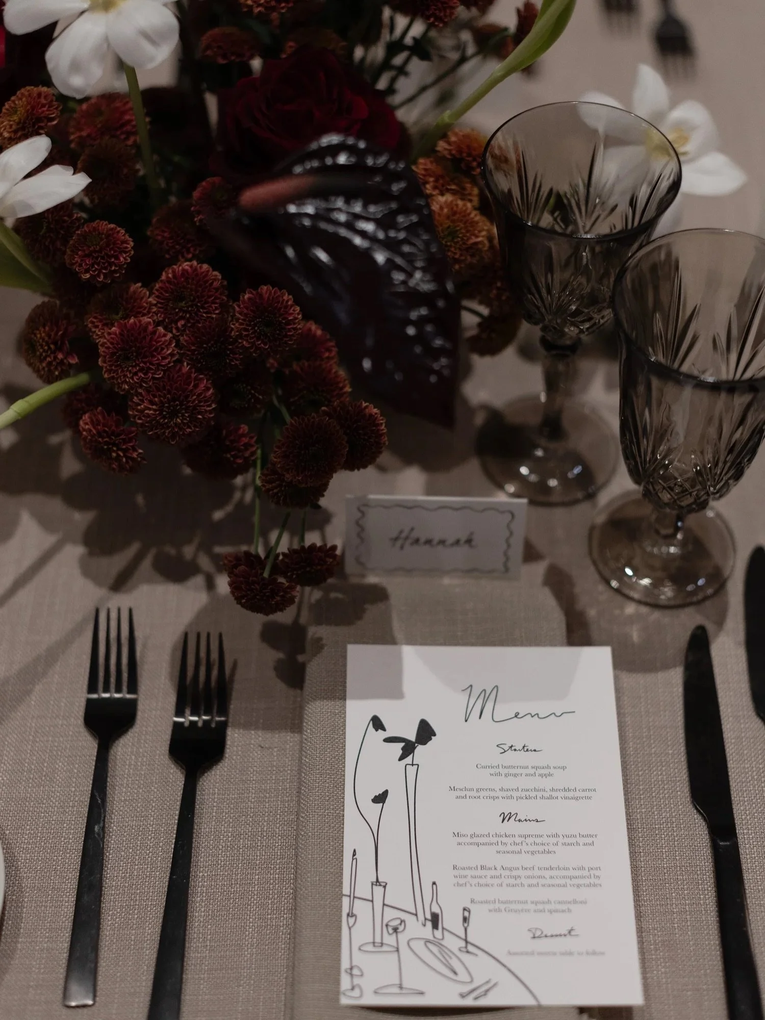 A stunning wedding at the WAG, featuring our smoke cut glass glassware✨
Photographer @michael.and.melanie 
Planning @soireeplanning 
Florals @stonehouseweddings
Venue @wag_ca
Lighting @eventlight
Flatware @union_table 
Other rentals @collectiverental