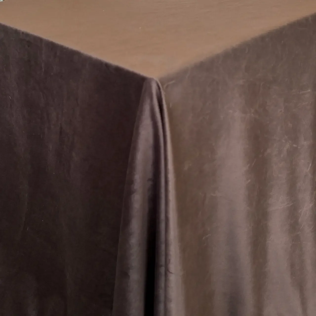 Chocolate Brown
132"  |  90"x156"