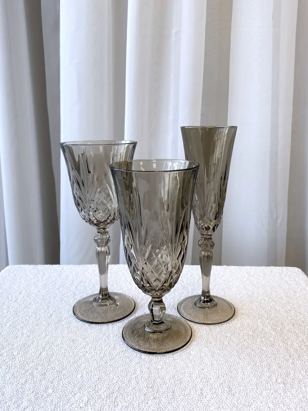 Smoke Cut Glass
Wine, Water & Flute