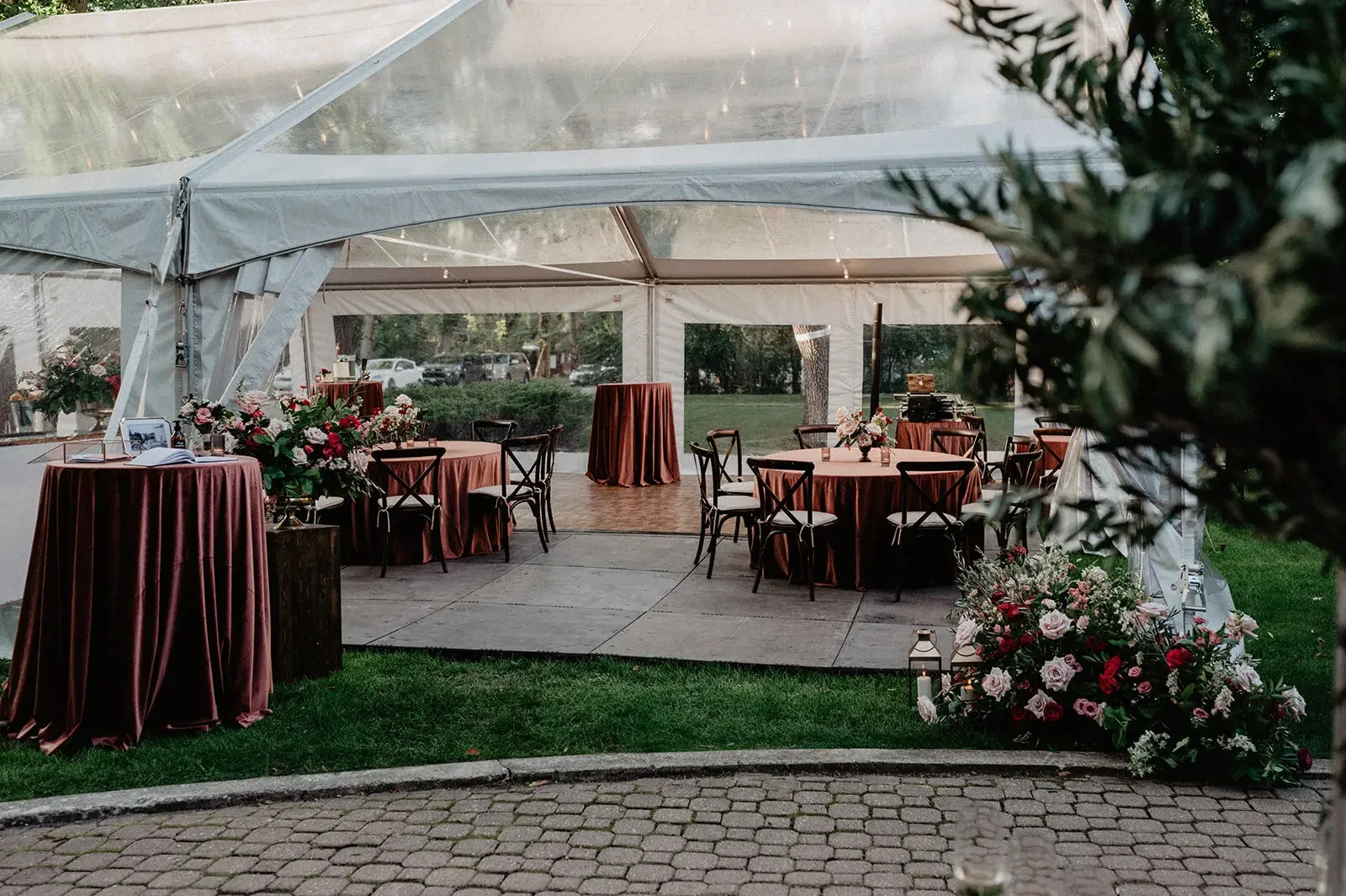 Winnipeg Wedding Decor42.webp