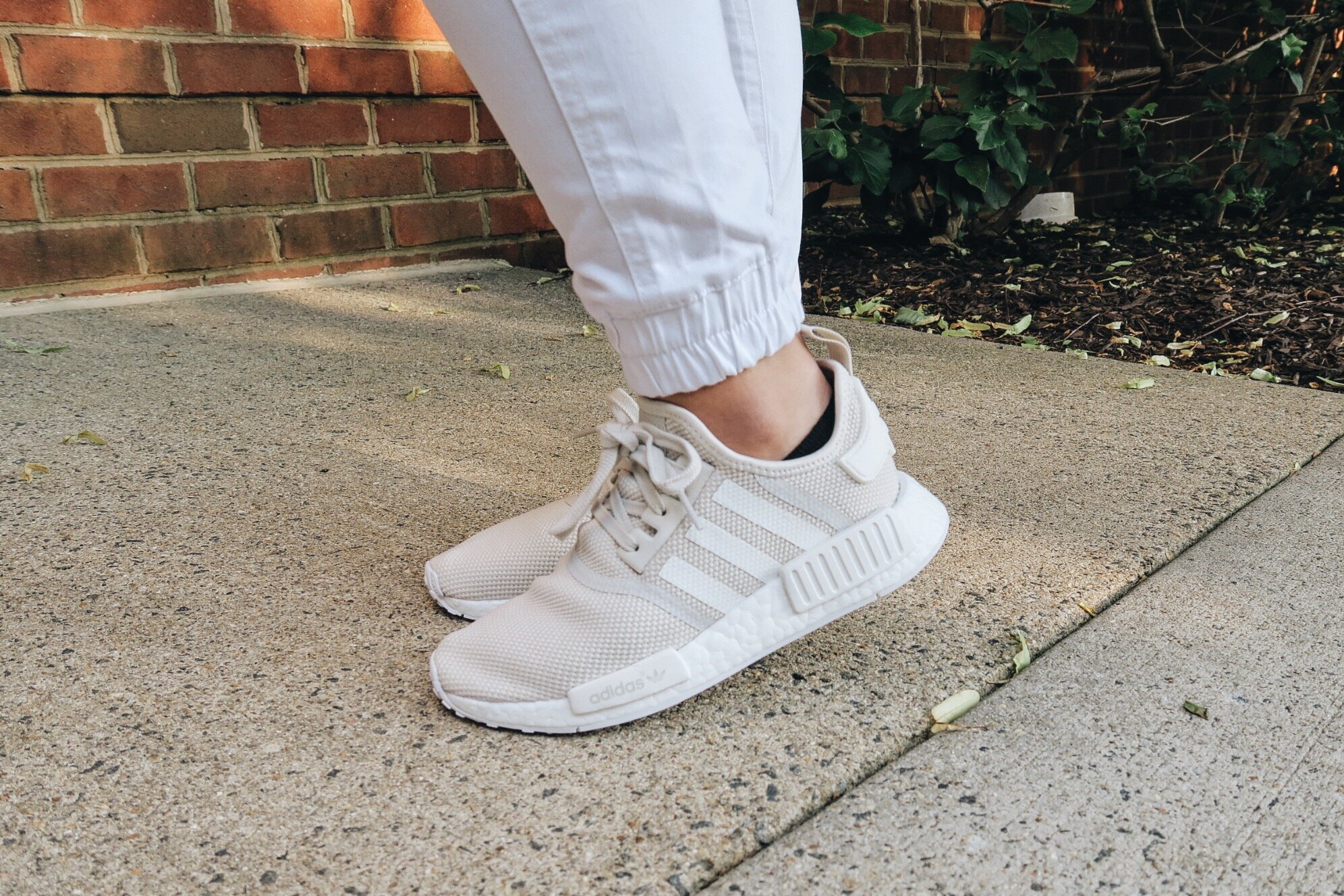 Styling off-white Adidas NMDs
