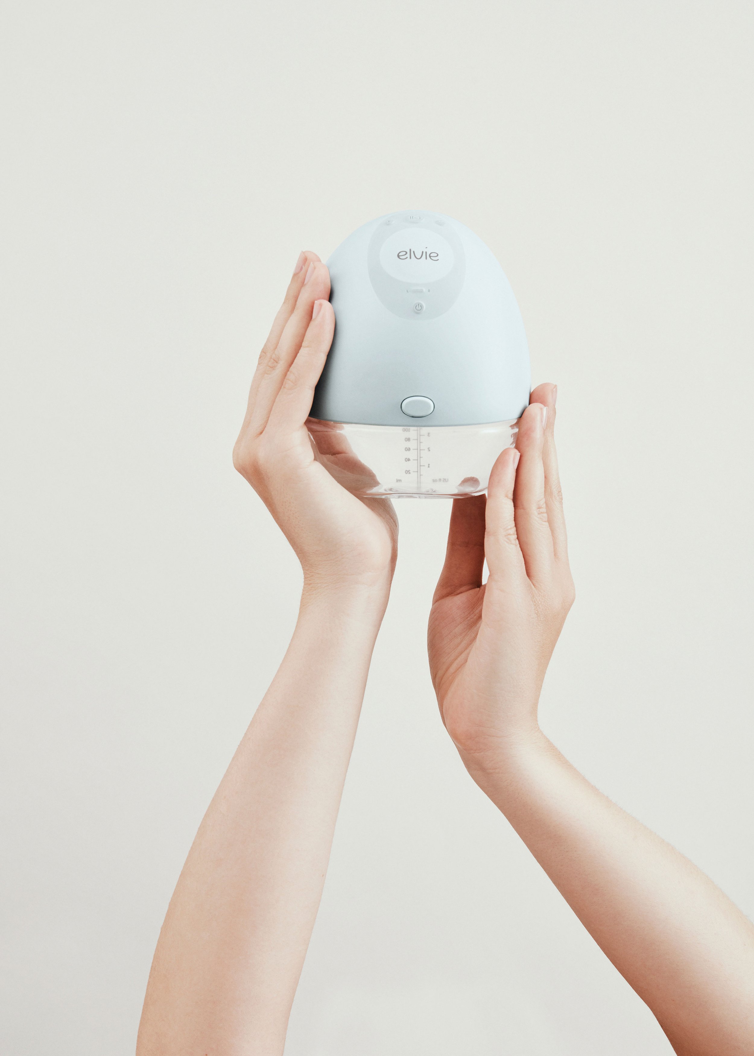 03-Elvie-Pump-single-hand.jpg
