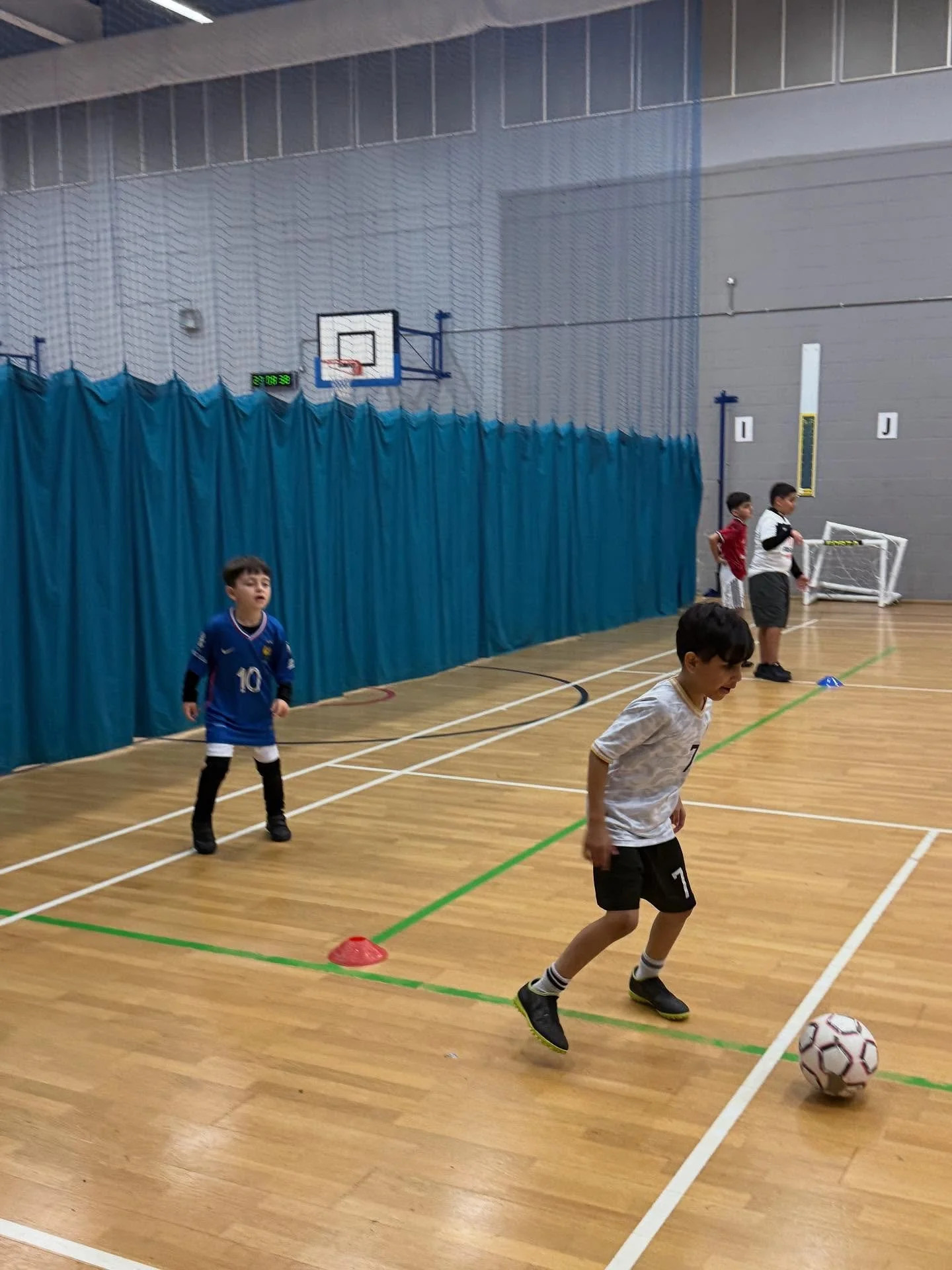 Does your child love football? Sign up for a FREE TRIAL today - link in bio⚽️ #footballacademy #harrow