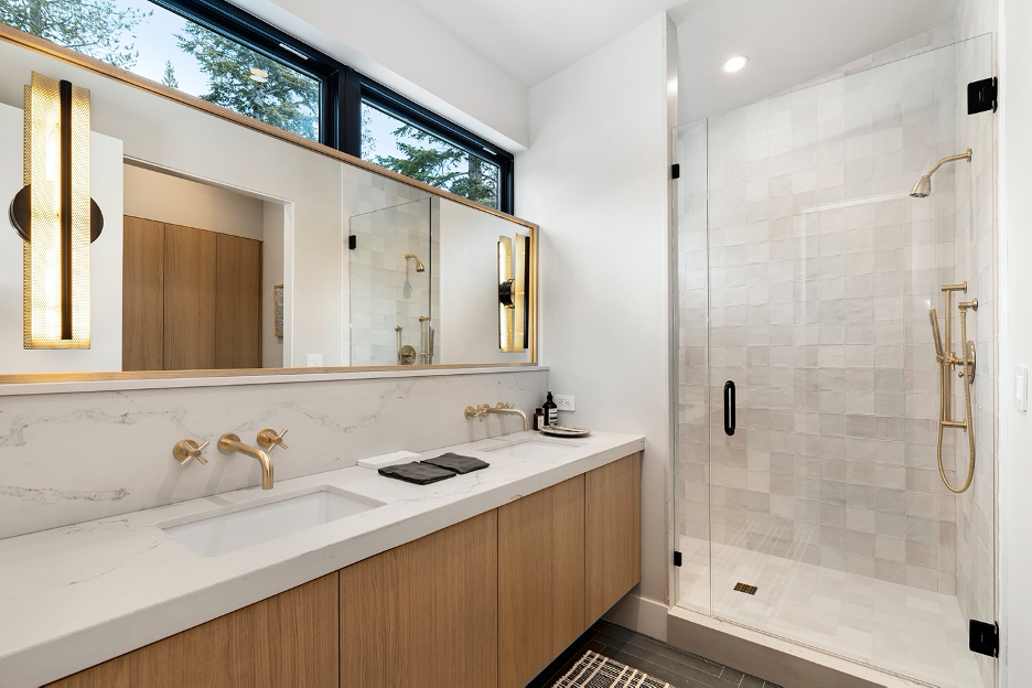masterBedroom-bath-traverse.png