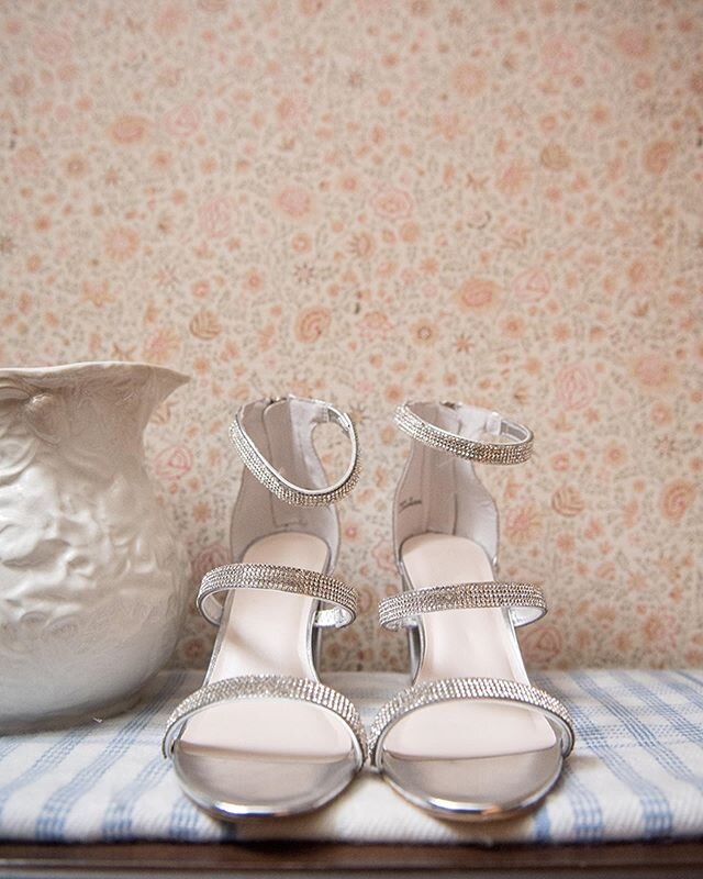 Sparkling simplicity. .
. .
.
#brindleyphotography #weddingshoes #sparkleandshine #weddingphoto #nhphotographer #cobbhill #cobbhillestate #naturallight #nikond750
