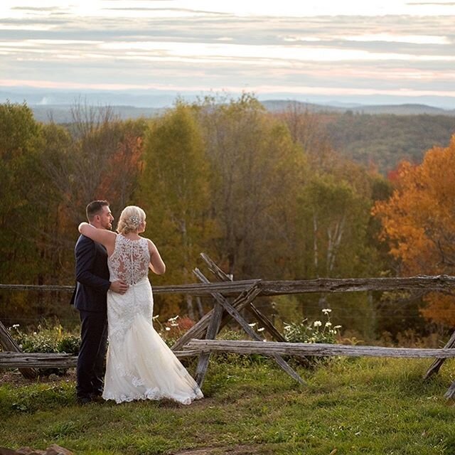 Autumn #mood .
.
.
#brindleyphotography for @allegraboverman #love #justmarried #cobbhill #cobbhillestate #whataview #wedding #nhwedding #naturallight #sunset #fallwedding #nikond750 #foliage