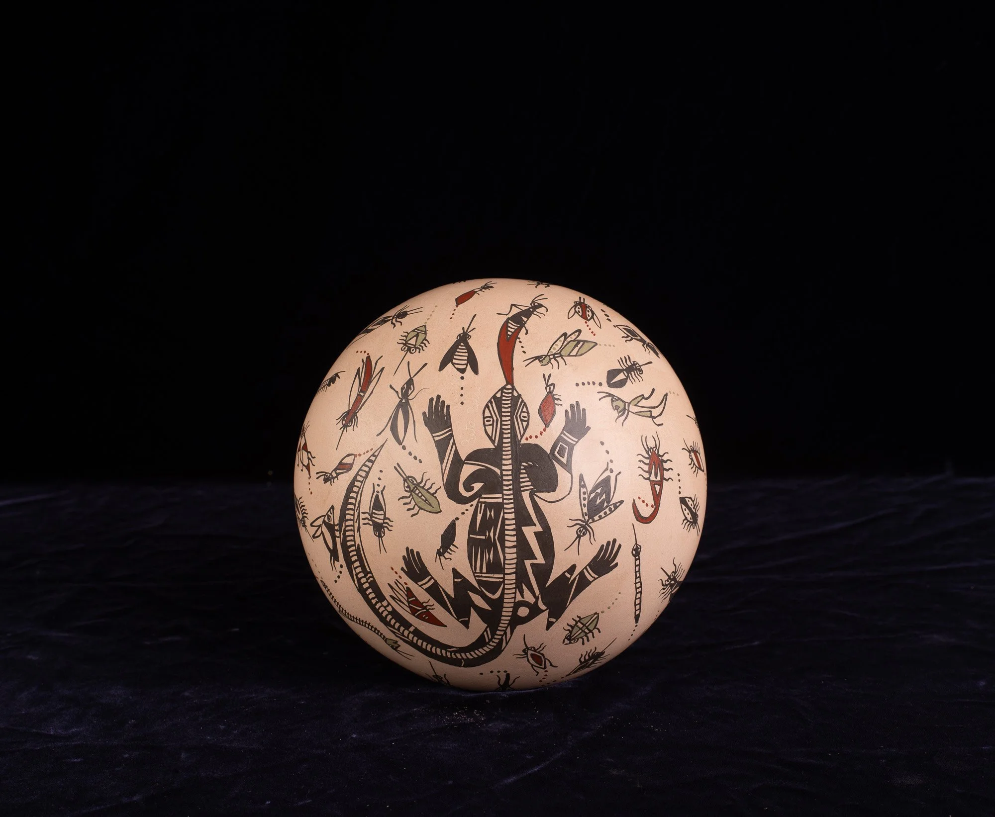 Mata Ortiz Jar w Lizard-9139.JPG