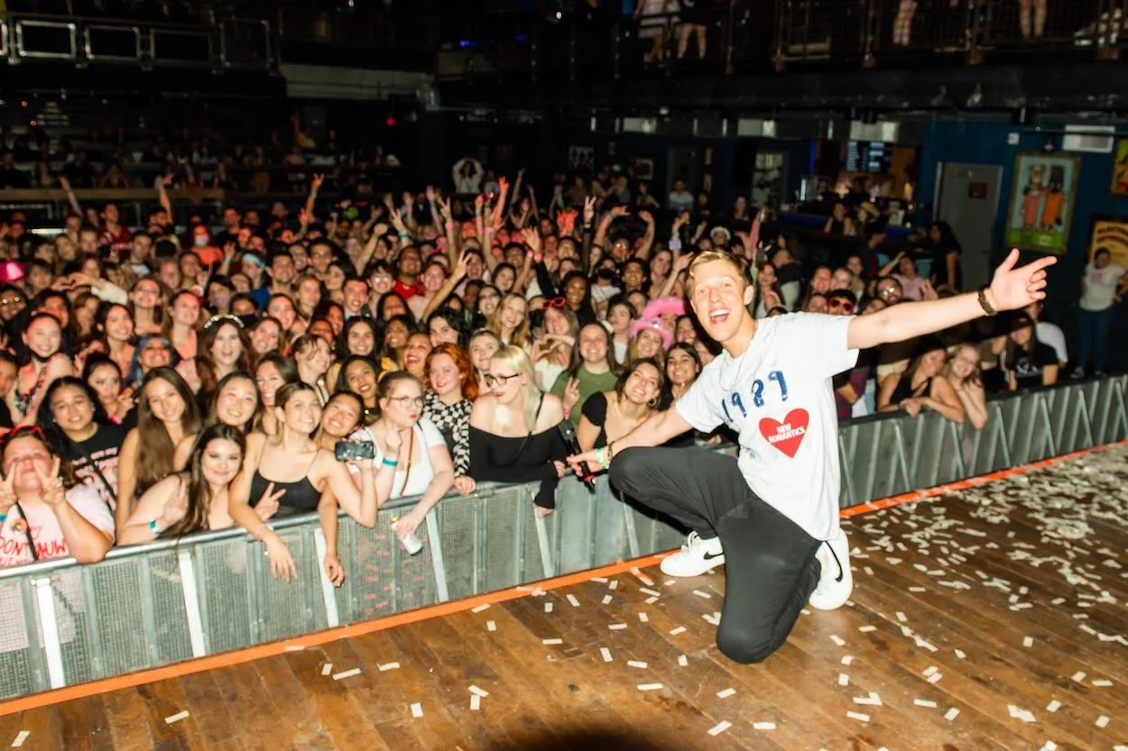 Taylor Swift Night HOBA